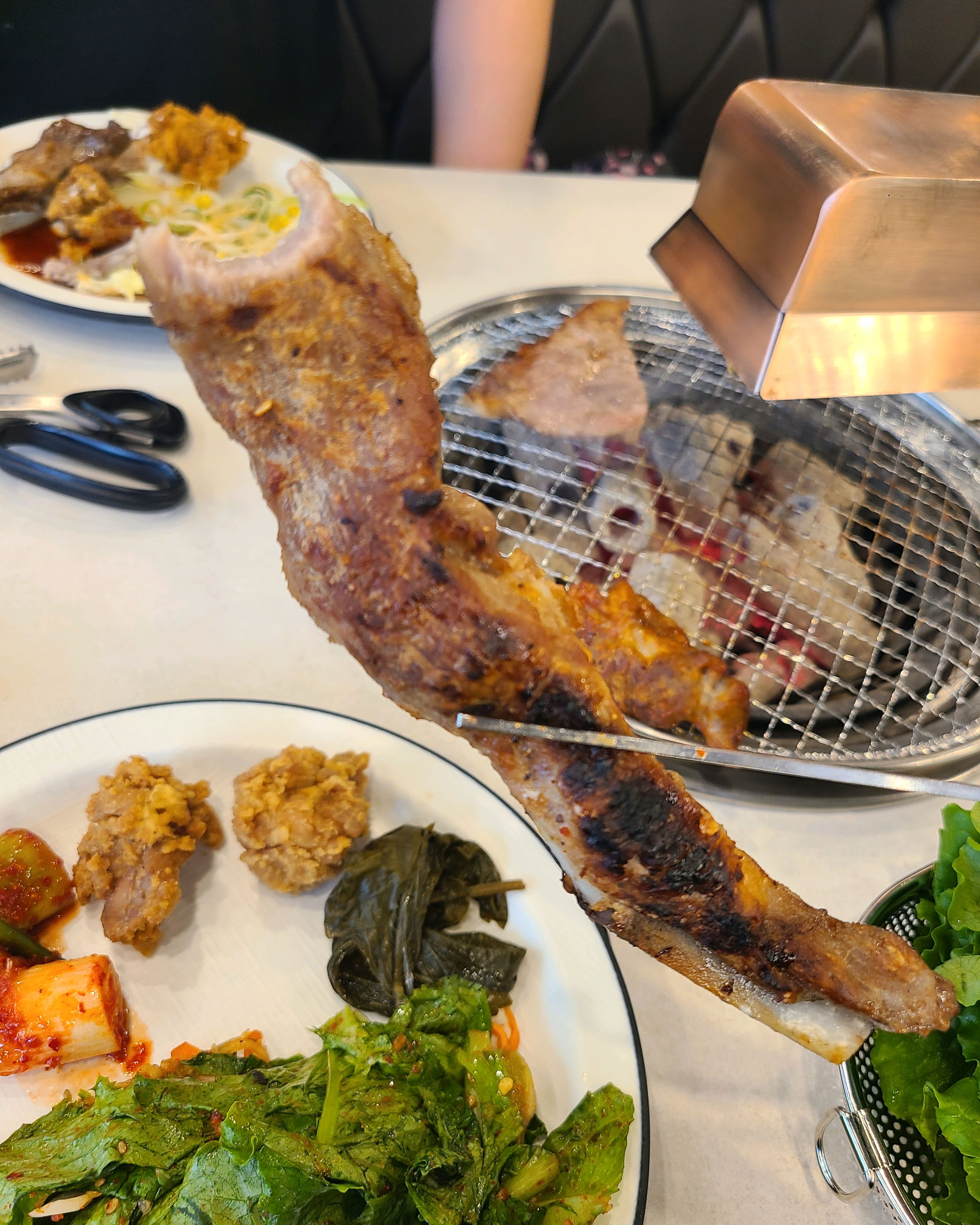 친절하고 고기도 미리 구워져있는 대장갈비가 있어서 살짝 데워먹기만하면되니 너무 좋아요! 사