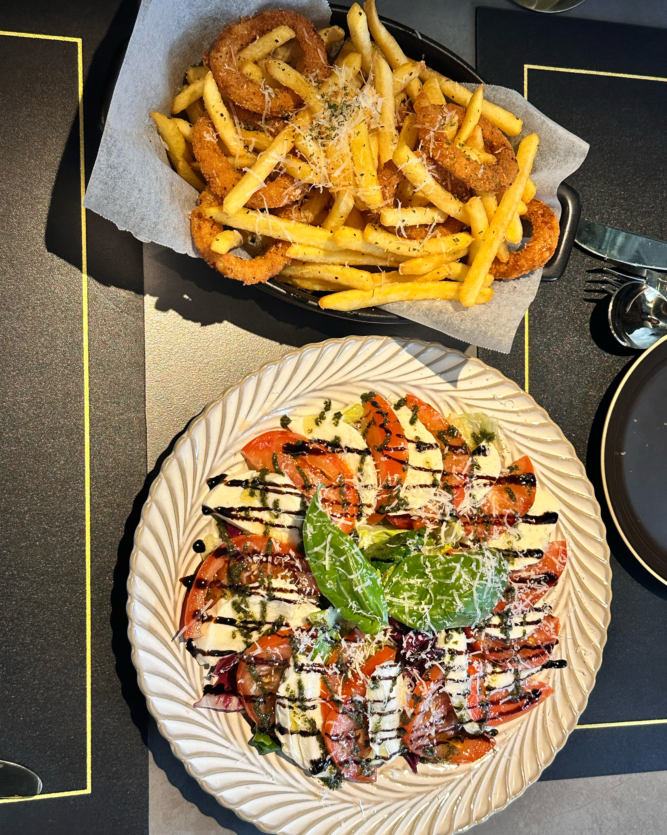 긴 출장 전 맛있는거 먹으려고 예약했는데 너무 맛있어요🙃 스테이크 진짜 미친맛이에요..👍👍