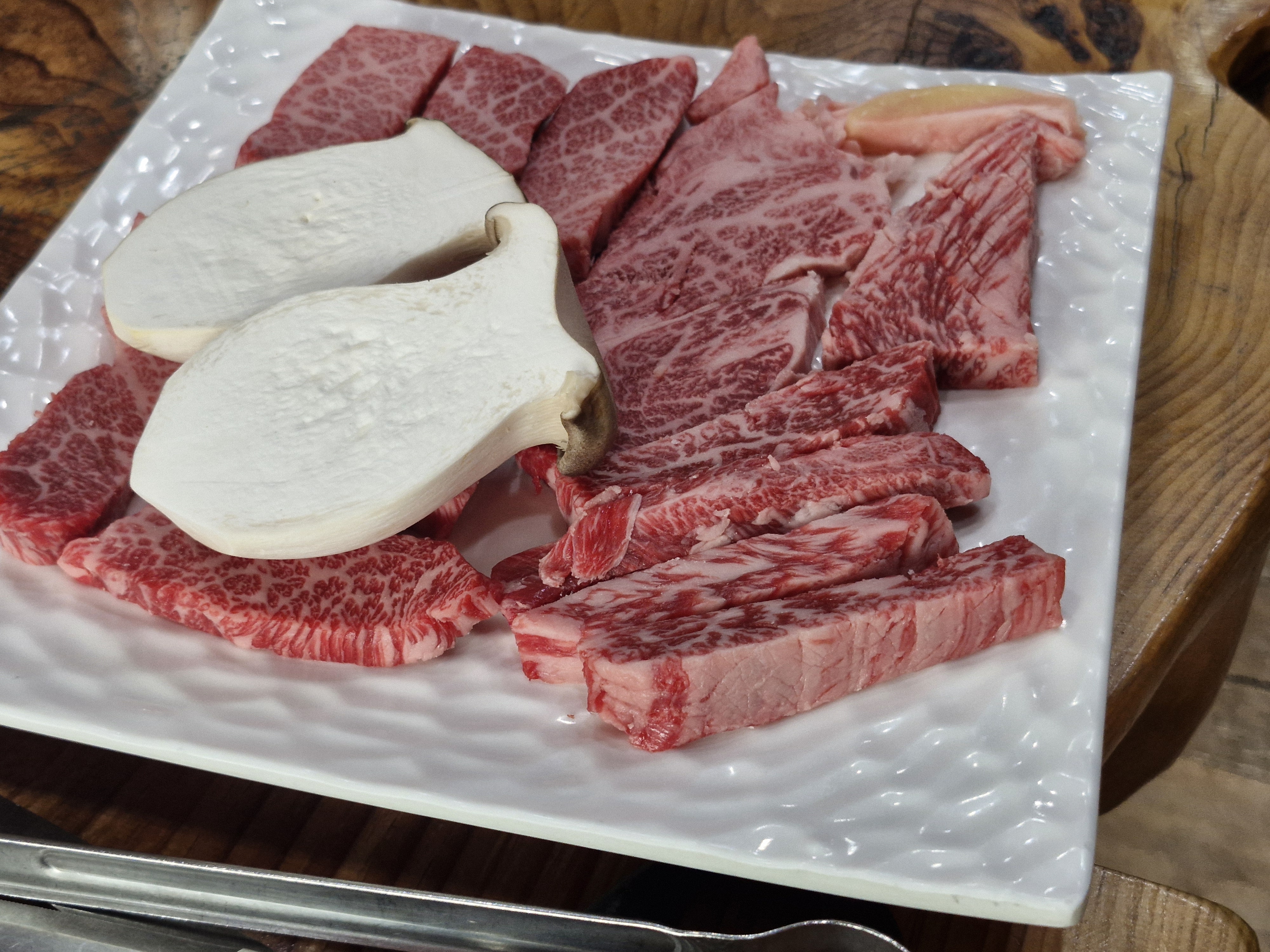 음식도 너무 맛있고 직원분들도 너무 친절합니다~ 소고기 먹고 싶은 날 항상 미동암소정 방문