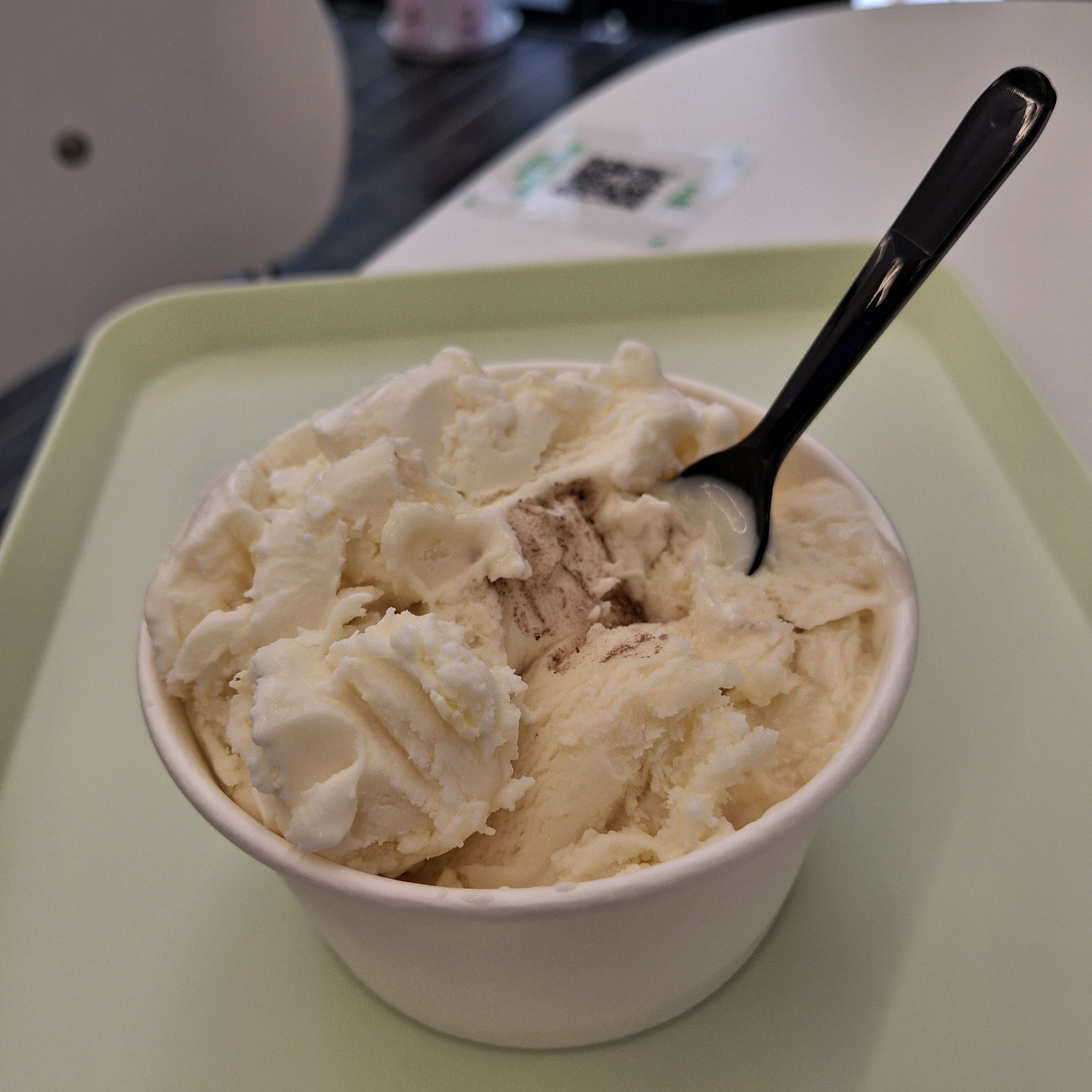 맛있어서 어제 왔었는데 일부러 또 왔어요. 자연스러운 맛이 좋았어요. 솔직히 베라 하겐다즈