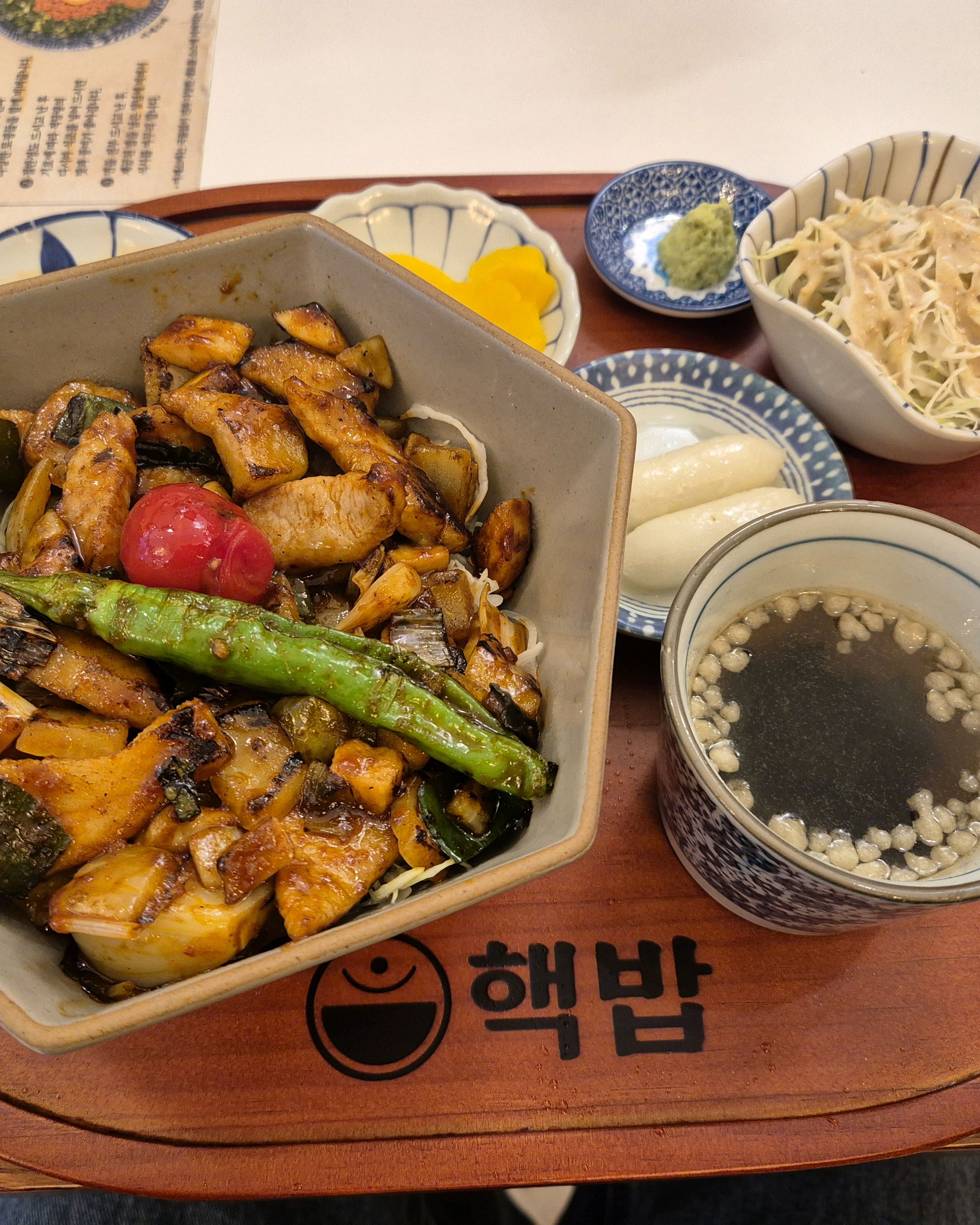 집근처의 가성비 최고 덮밥집이에요! 너무 맛있게 잘먹었어요! 메뉴도 다양해서 자주 방문하도