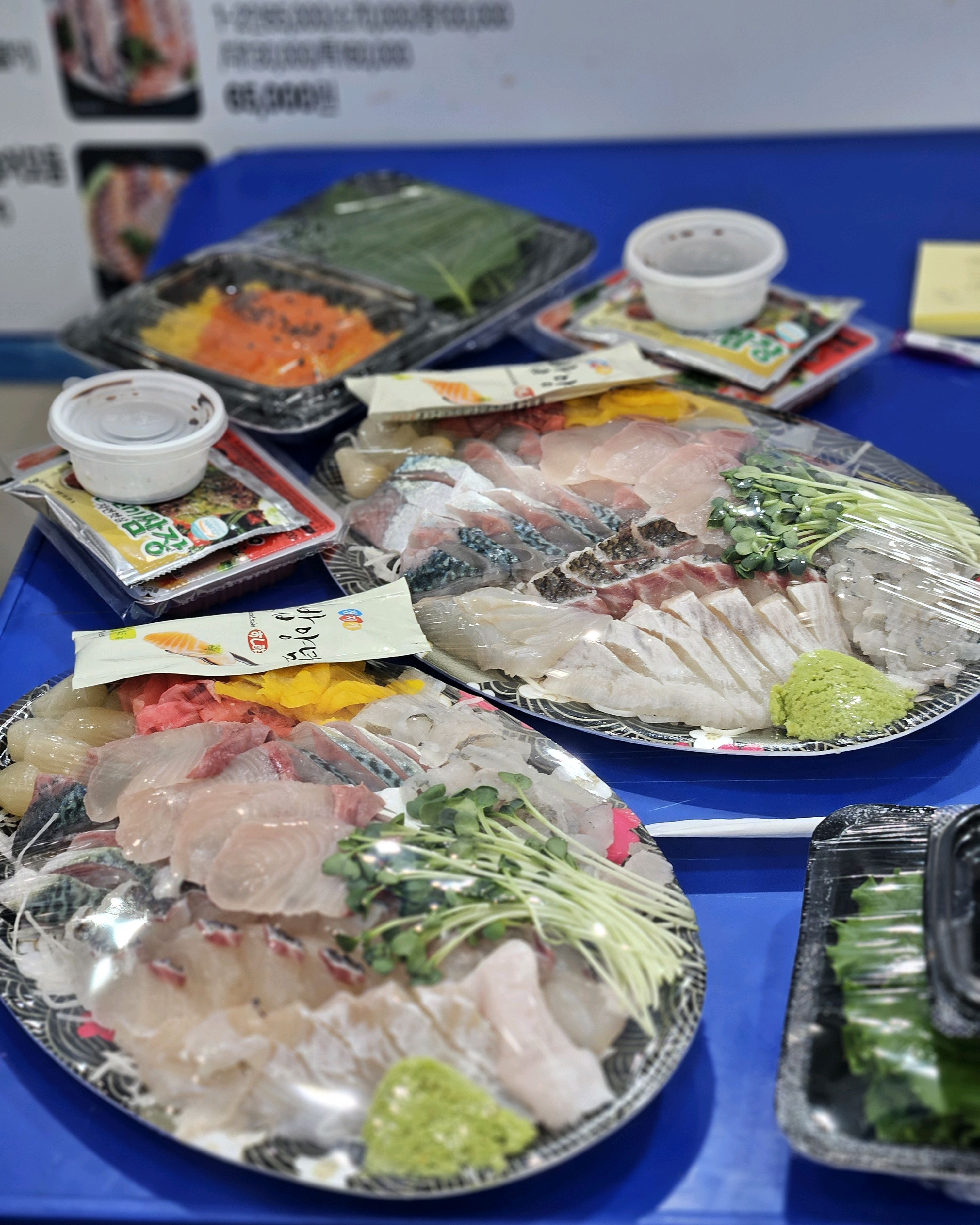 수산시장에서 거의 유일하게 늦게까지 운영하셔서 퇴근길에 자주 이용하다가, 오늘 집들이하면서