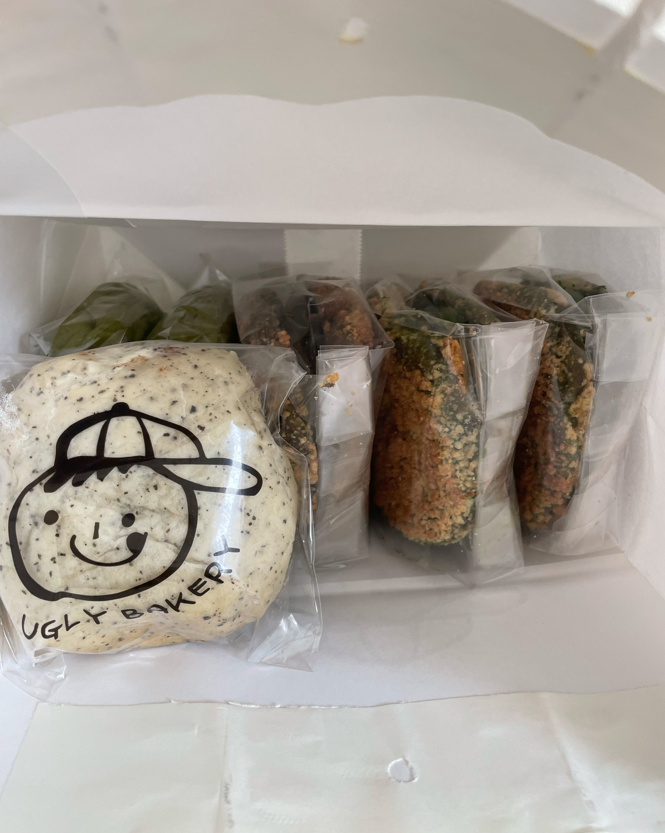 평일인데도 30분이나 웨이팅 할 정도러 사람이 많은 곳입니다 ㅠㅠ - 망원동 맛집 어글리베이커리