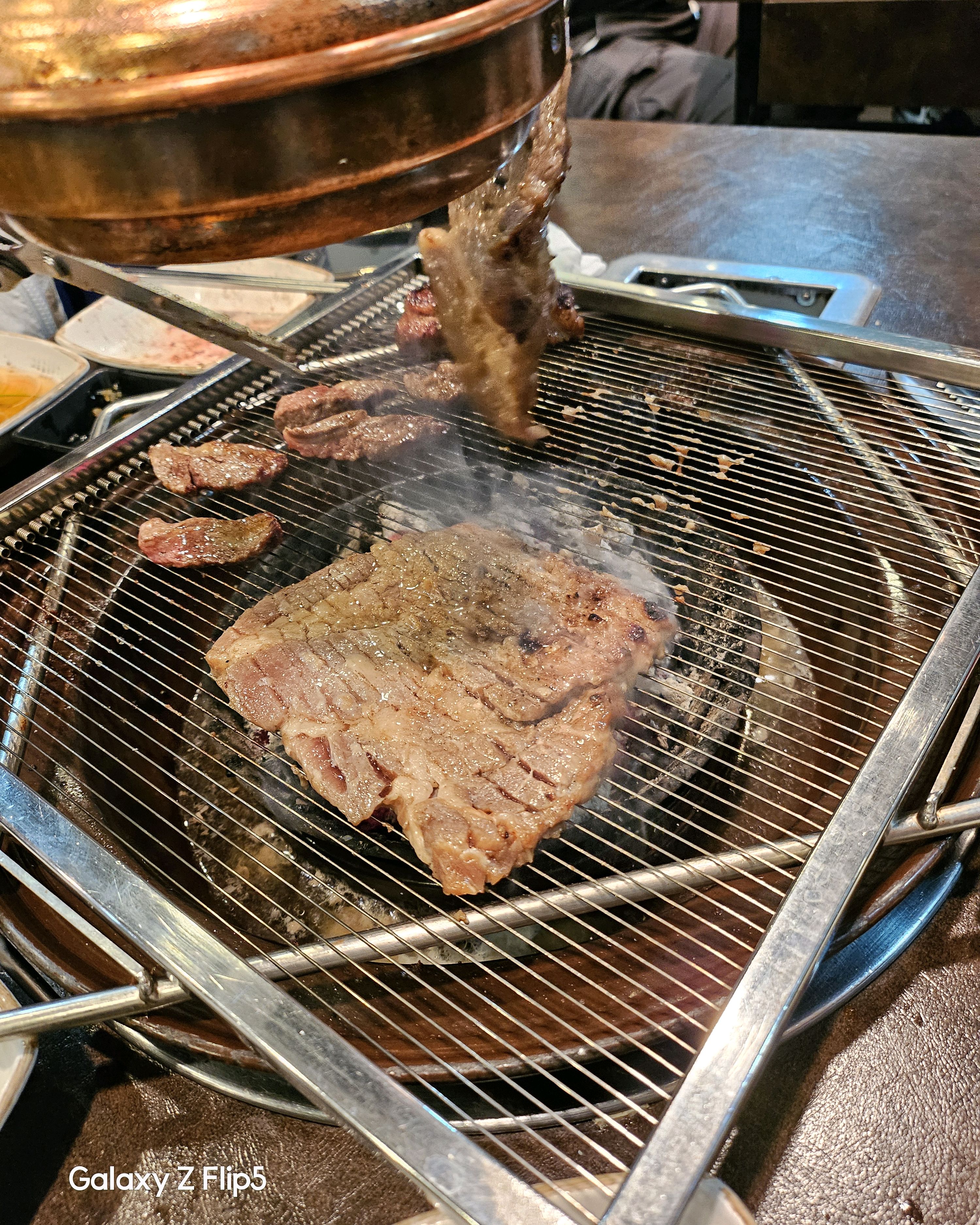 가족들이랑와서잘먹고갑니다. 매장이넓고 청결해서 단체모임에도 좋은것같아요! 샤브샤브랑고기다먹