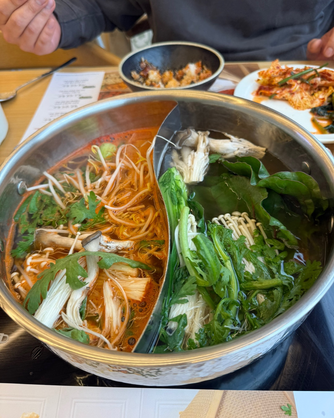 샤브올데이에서 주말 디너 가성비도 좋고 고기 질도 좋아서 만족! 셀프바 구성도 알차서 너무