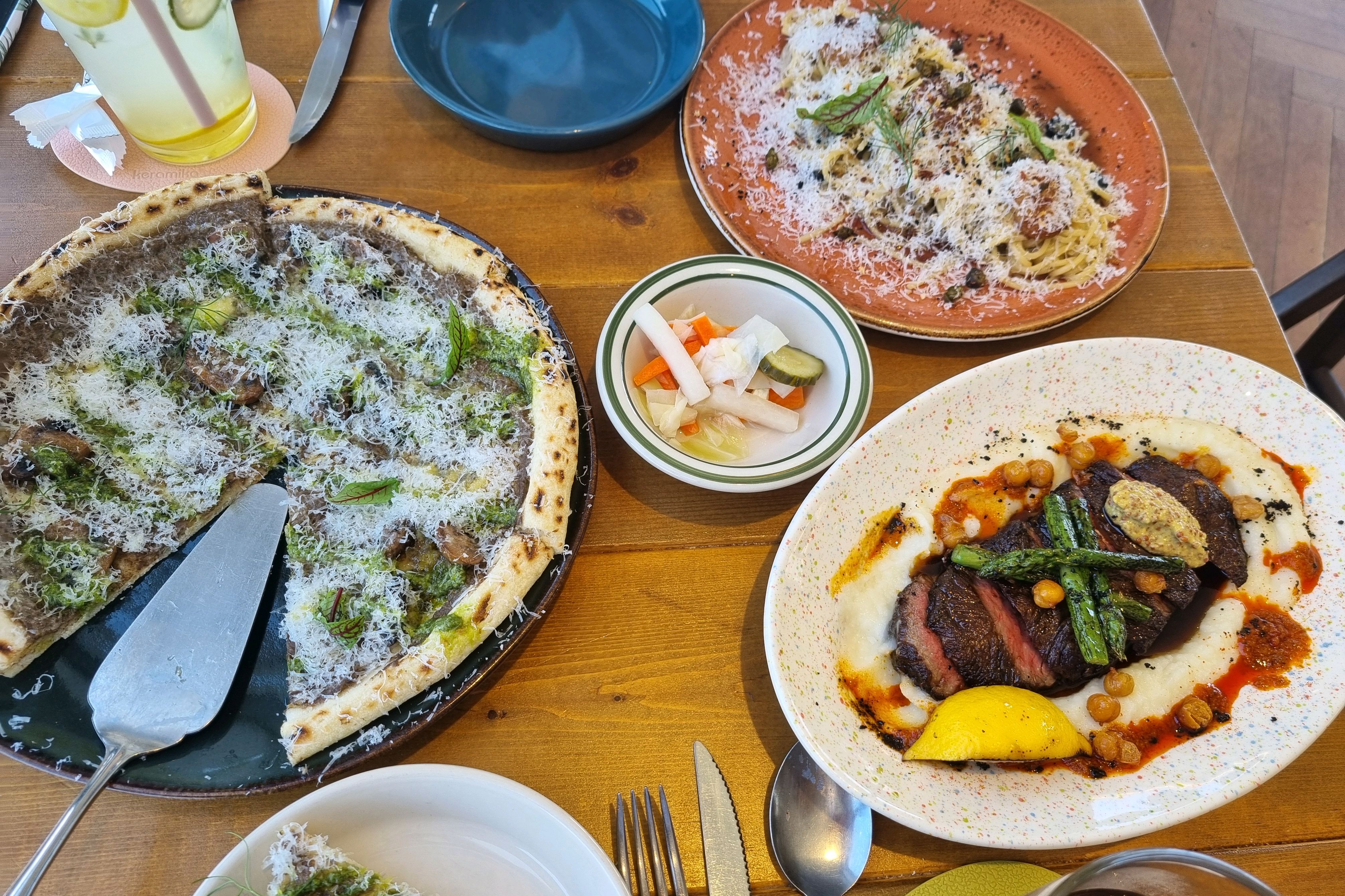 가격대가 있지만 아깝지 않은 맛이었어요. 개인 취향으로 파스타가 짜서 아쉬운 곳들이 많은