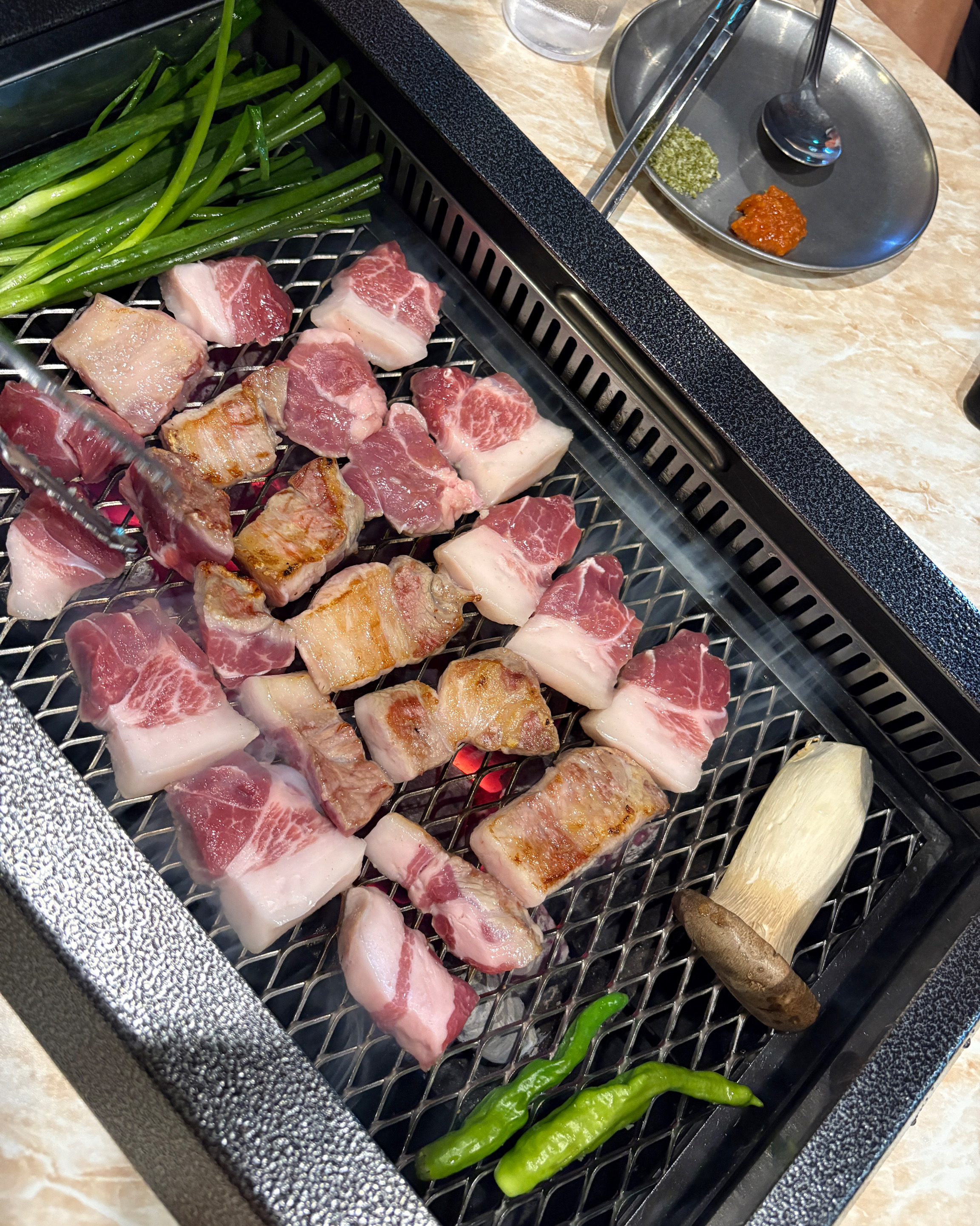 엊그제 왔는데 - 제주 맛집 포크80 제주공항점