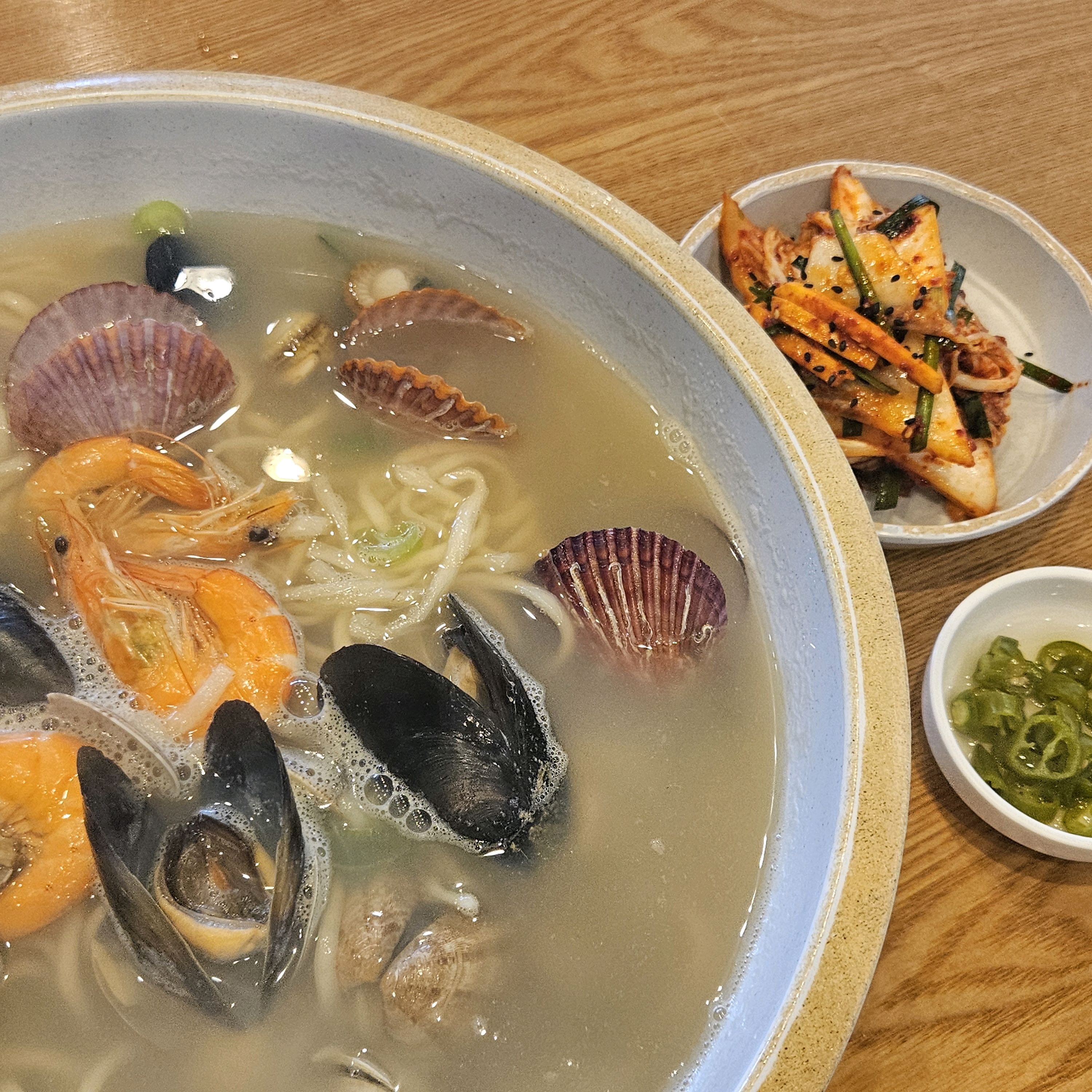 칼국수 먹으로 영종도 다녀왔는데 사람도 많고 금방금방 빠져서 바로 먹을 수 있었어요ㅋㅋㅋ