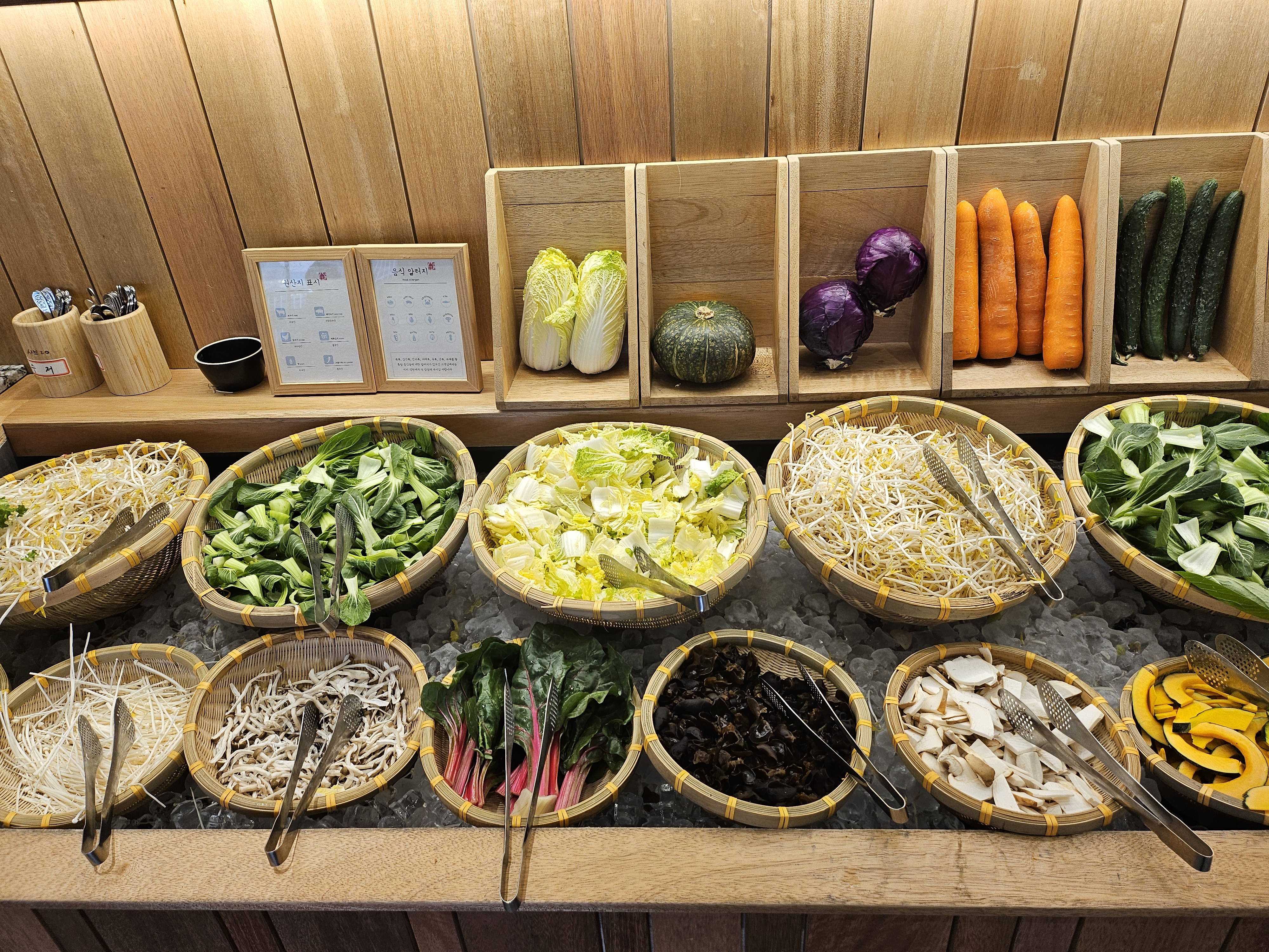 주말 저녁시간이라 바쁘시겠지만 직원분들이 조금 더 친절하시면 좋겠습니다. - 부산 영도 맛집 샤브20 부산영도점