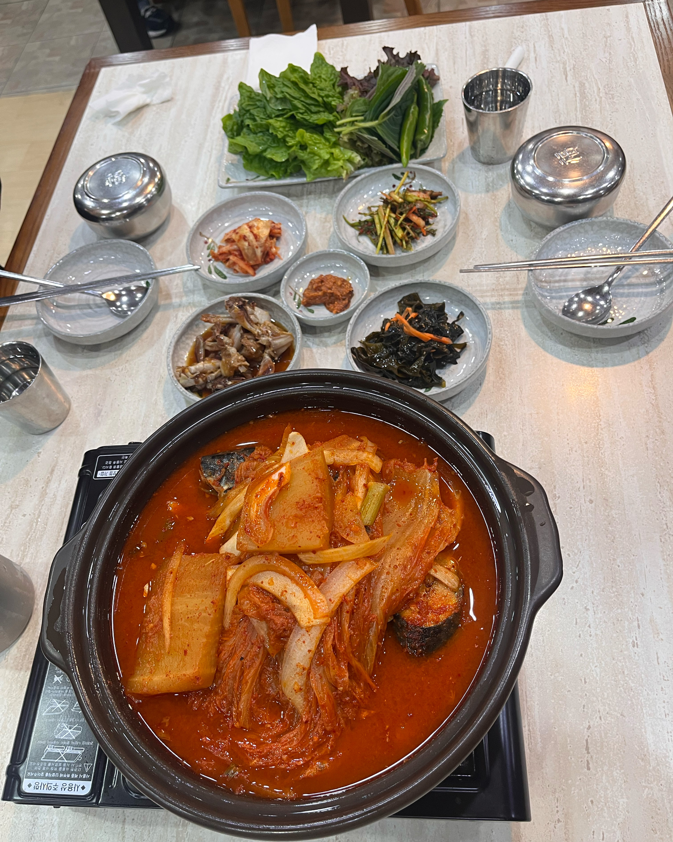 음식이 빠르게 나오고 반찬도 엄청 깔끔해서 좋았어요~ 부모님과 함께 왔는데 너무 만족합니다