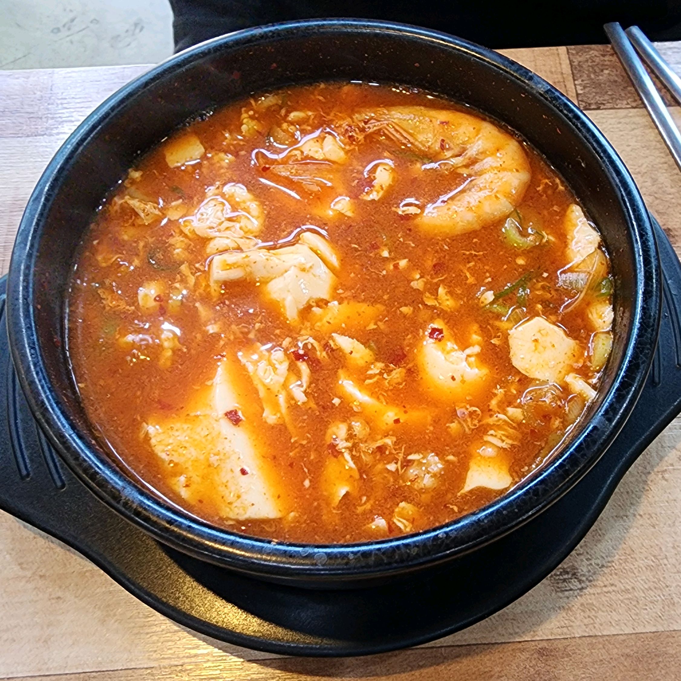 순두부와 돌솥밥을 만원에 먹을 수 있다니 일단 가성비 넘치구요! 여러 지점 다녀봤는데 여기