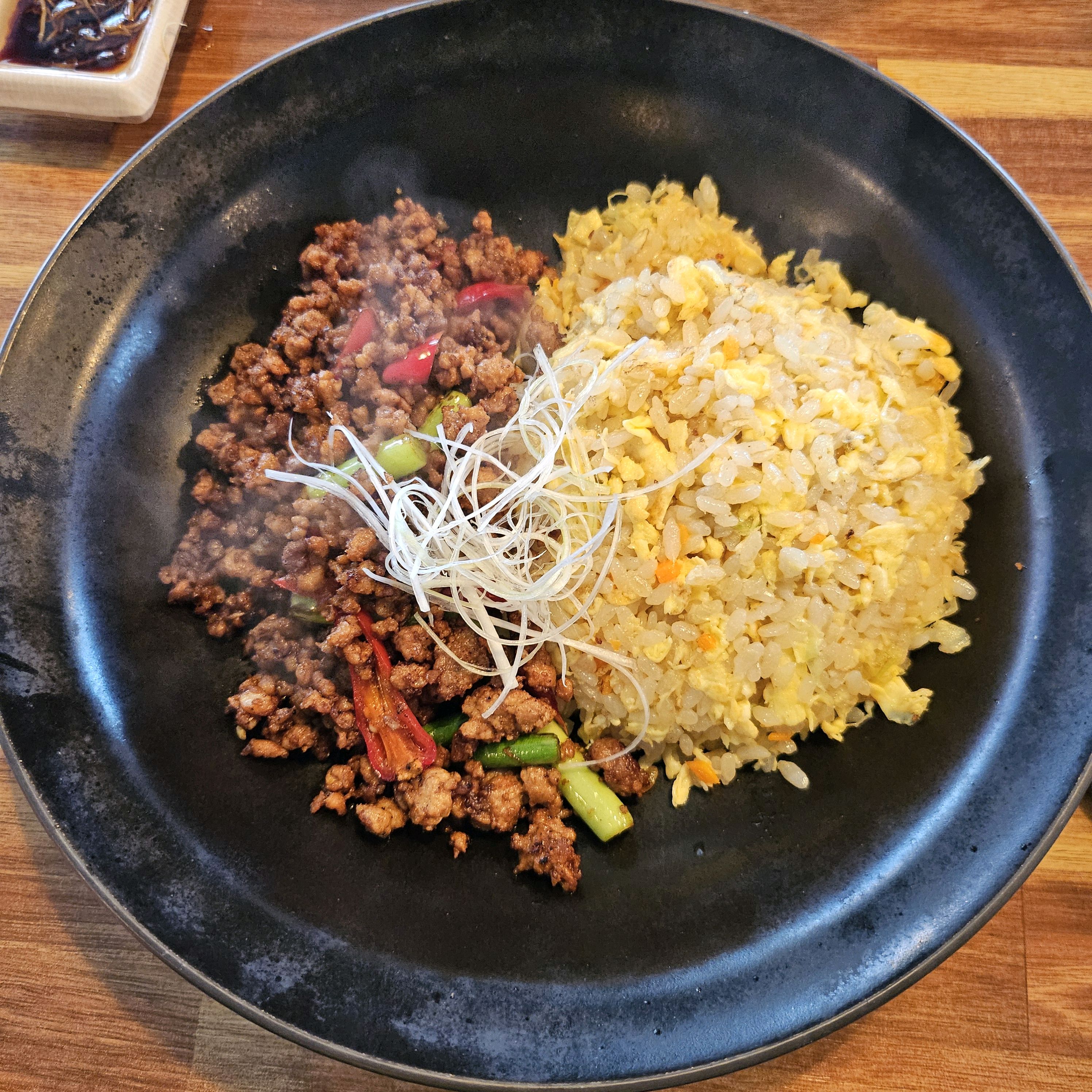 계란면이라 건강한 느낌이었고, 개인적으로 볶음밥이 진짜 맛있어요!! 생각날것 같아요 다른메