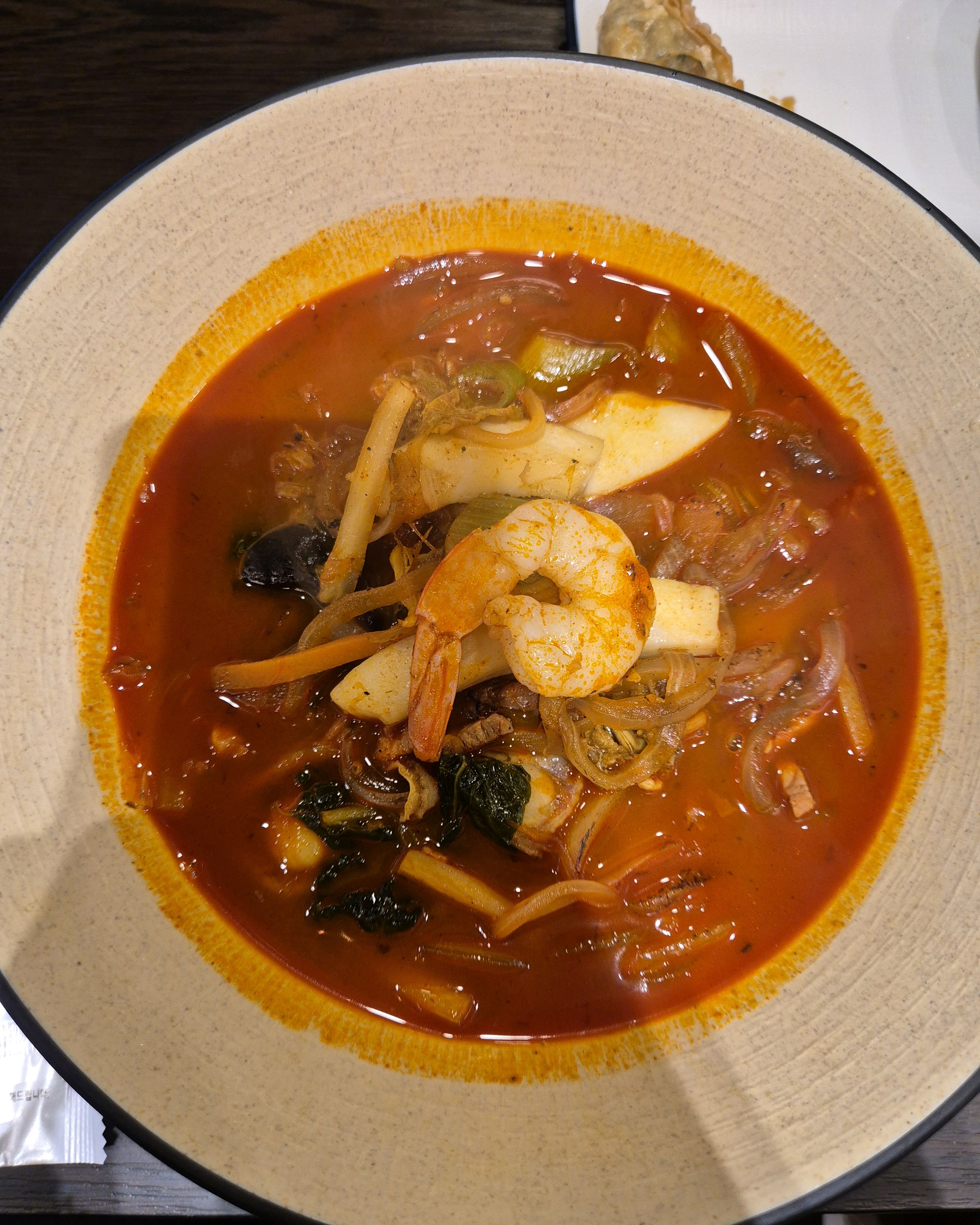 맛있어서 또 왔어요 짬뽕 먹으러 또 가고 싶은 중국집은 처음이예요 해물이 풍성하고 신선해서
