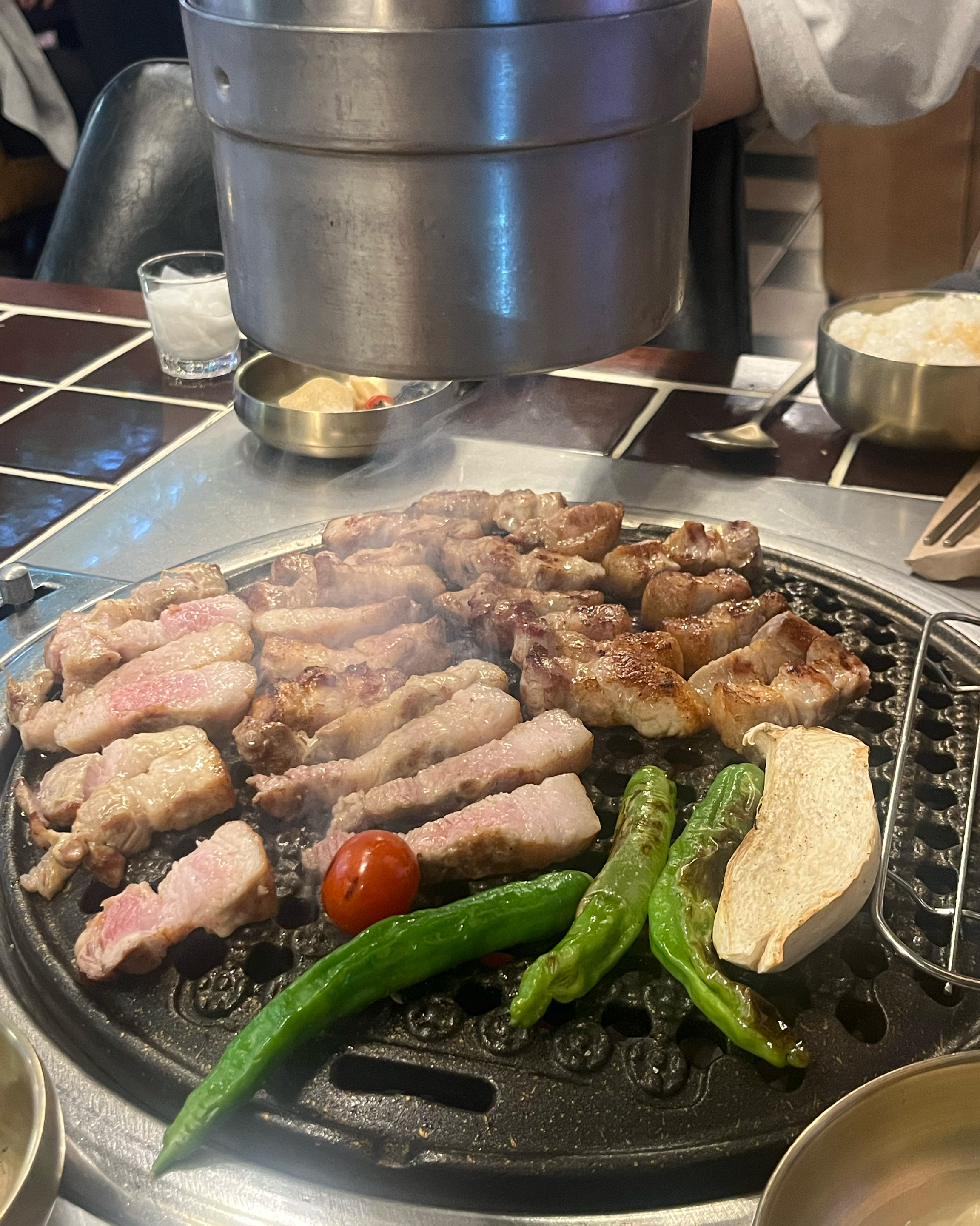 처음와보는데 고기가 너무 맛있네요!! 사장님이랑 직원분들도 너무 친절하시고 고기도 잘 구워