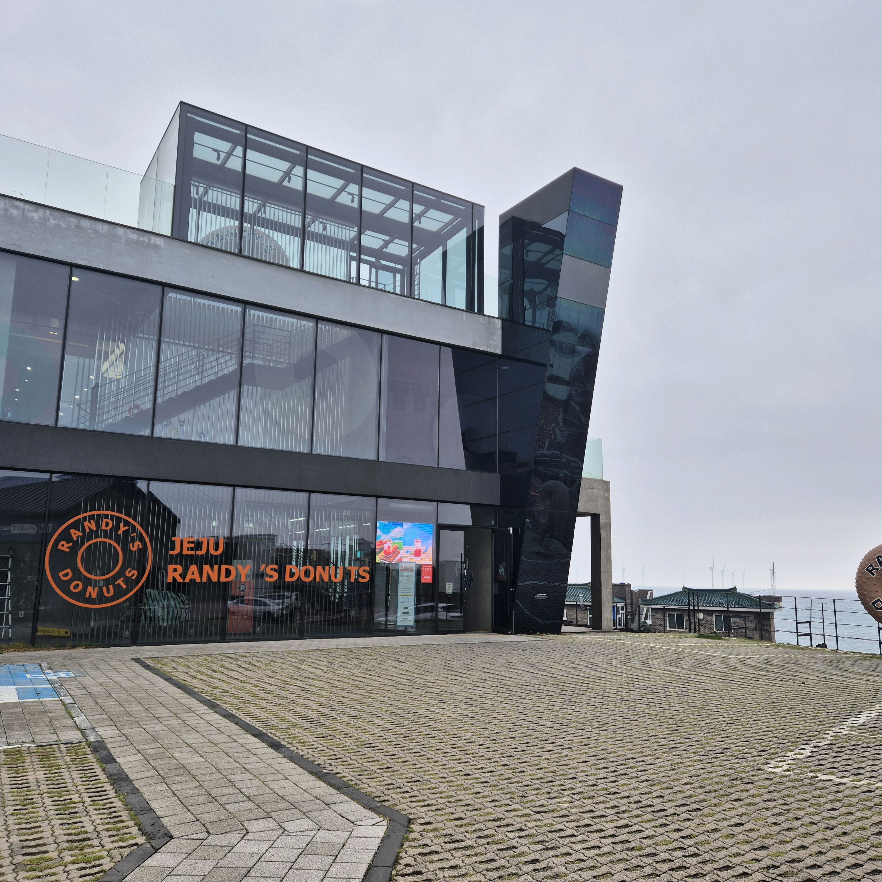 맛있어요~ - 제주 맛집 랜디스도넛 애월점