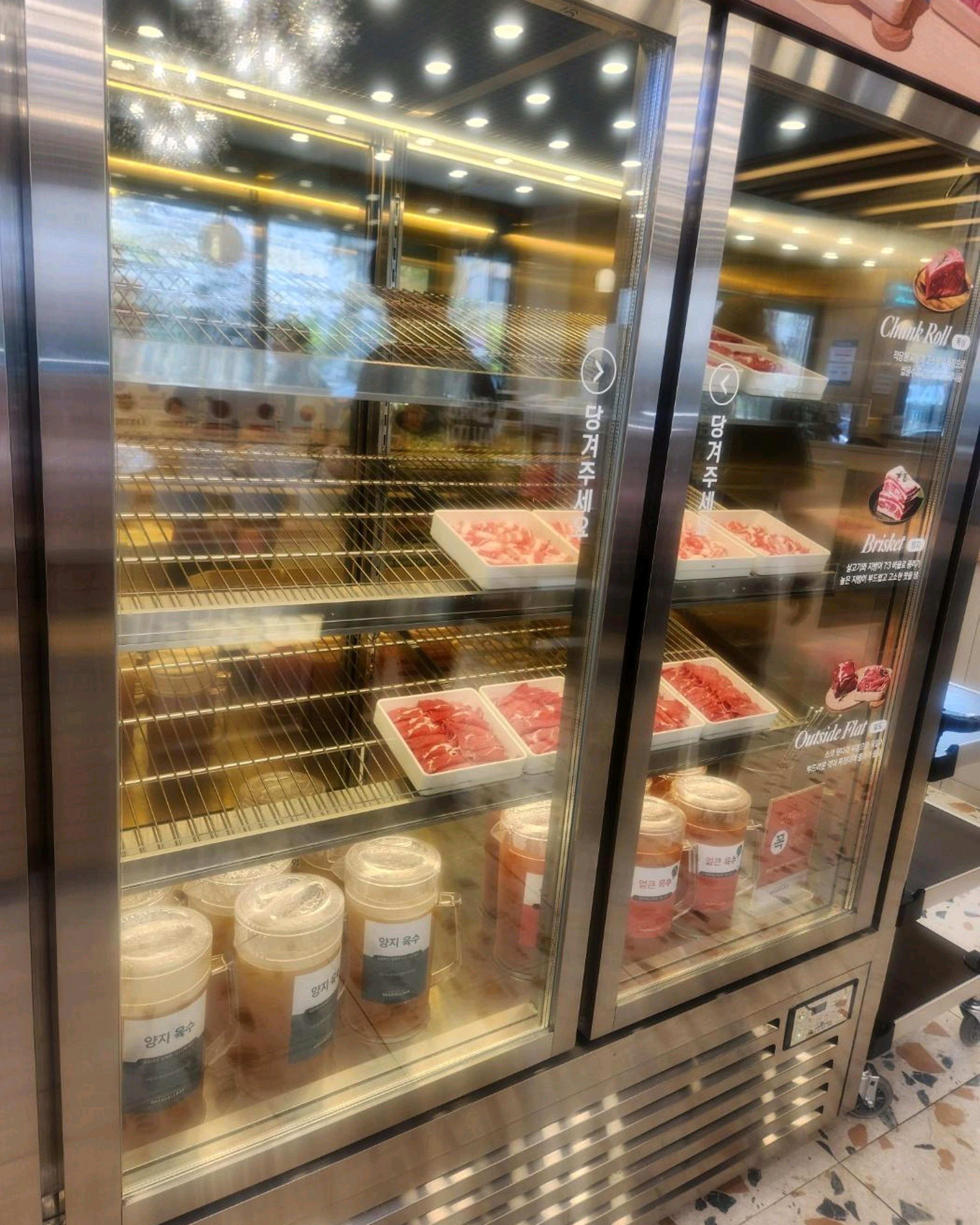 맛도 좋고 서비스도 친절해서 정말 만족스러웠네요 소고기 샤브는 프리미엄급이라 그런지 고기