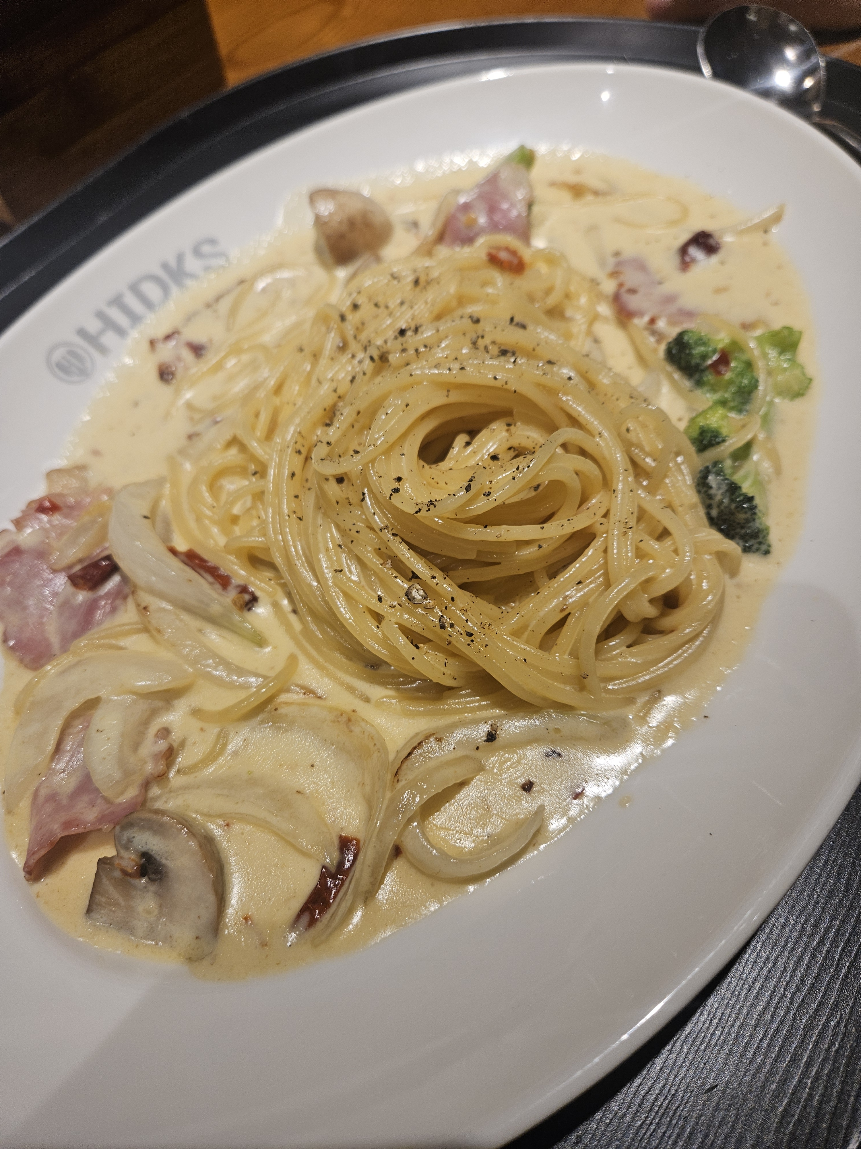뚝섬역에 데이트하다가 들렸는데 매장 인테리어도 좋고 넓어서 맘에들어서 왔어요! 맛과 양이