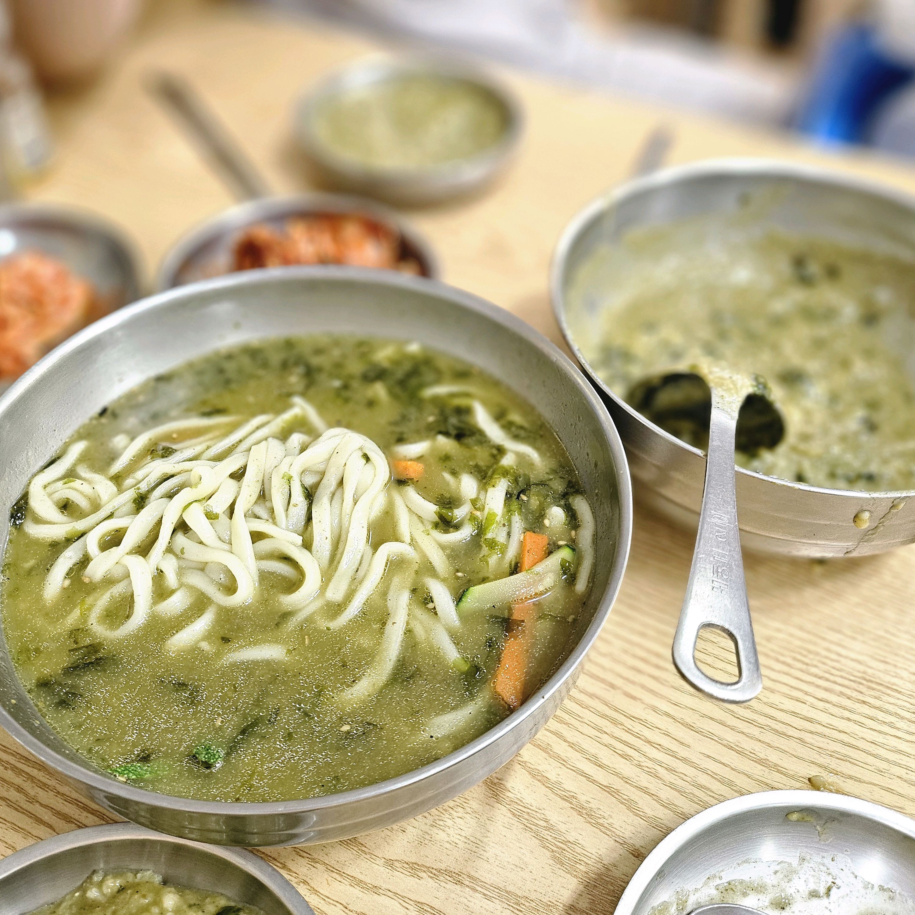 21개월 아기와 신랑과 함께 한 가족여행에 보말죽은 꼭 먹고싶어 와봤는데 보말죽이 고소하니