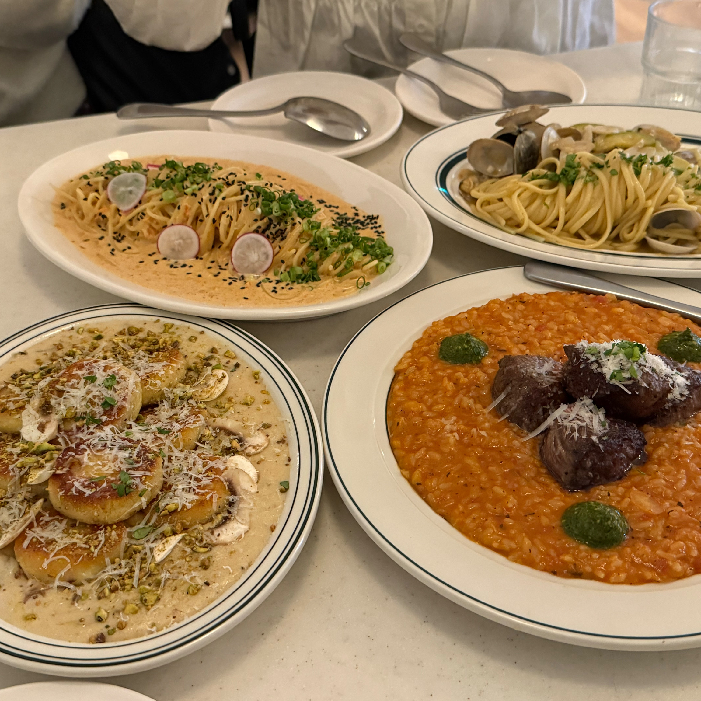 제가 파스타 처돌이인데 여긴 단연코 오일파스타 맛집입니다..🤙 다른 메뉴들도 다 맛있어요!