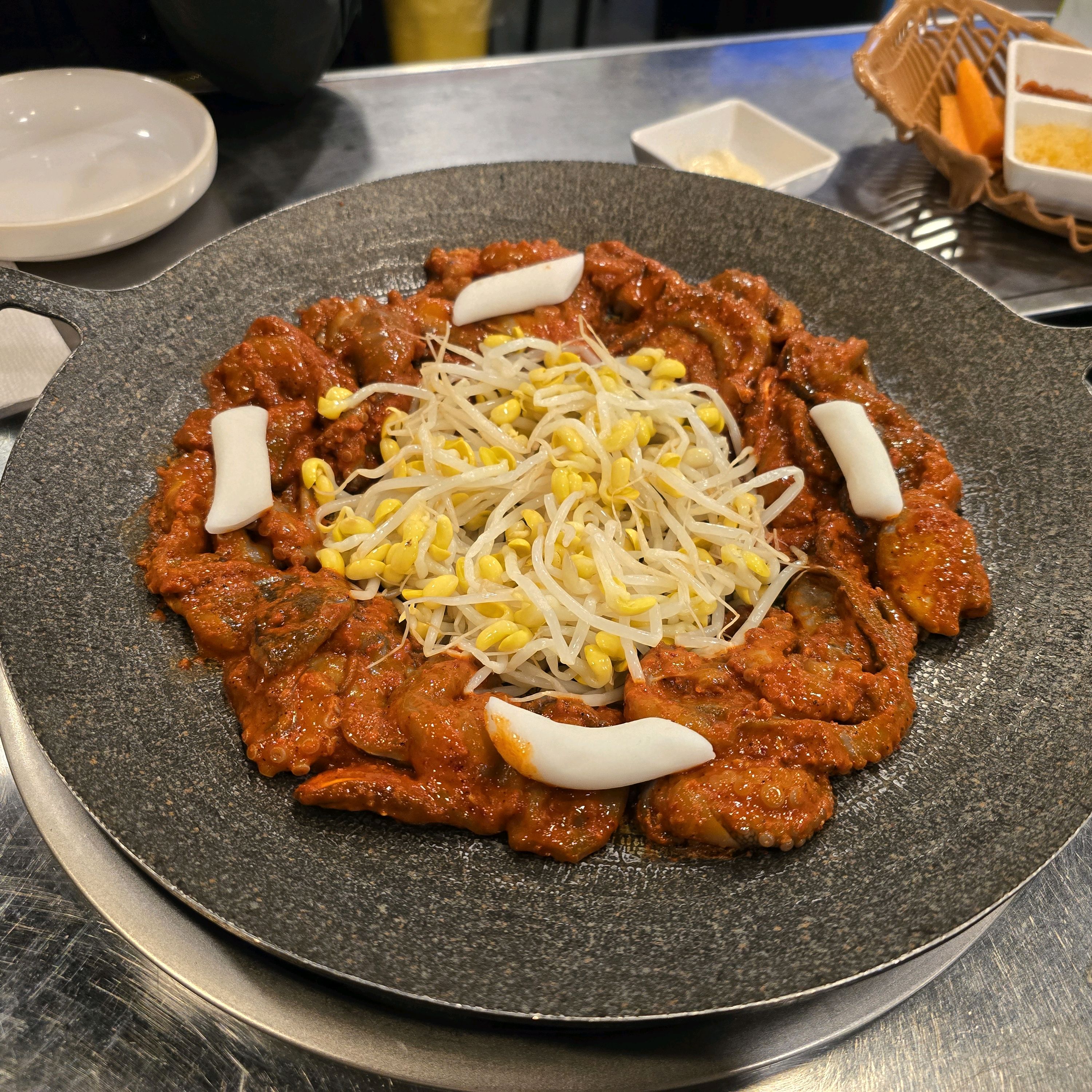매운맛이 많이 맵다길래 중간맛으로 시킴. - 천호동 맛집 쭈꾸미아지매 암사점