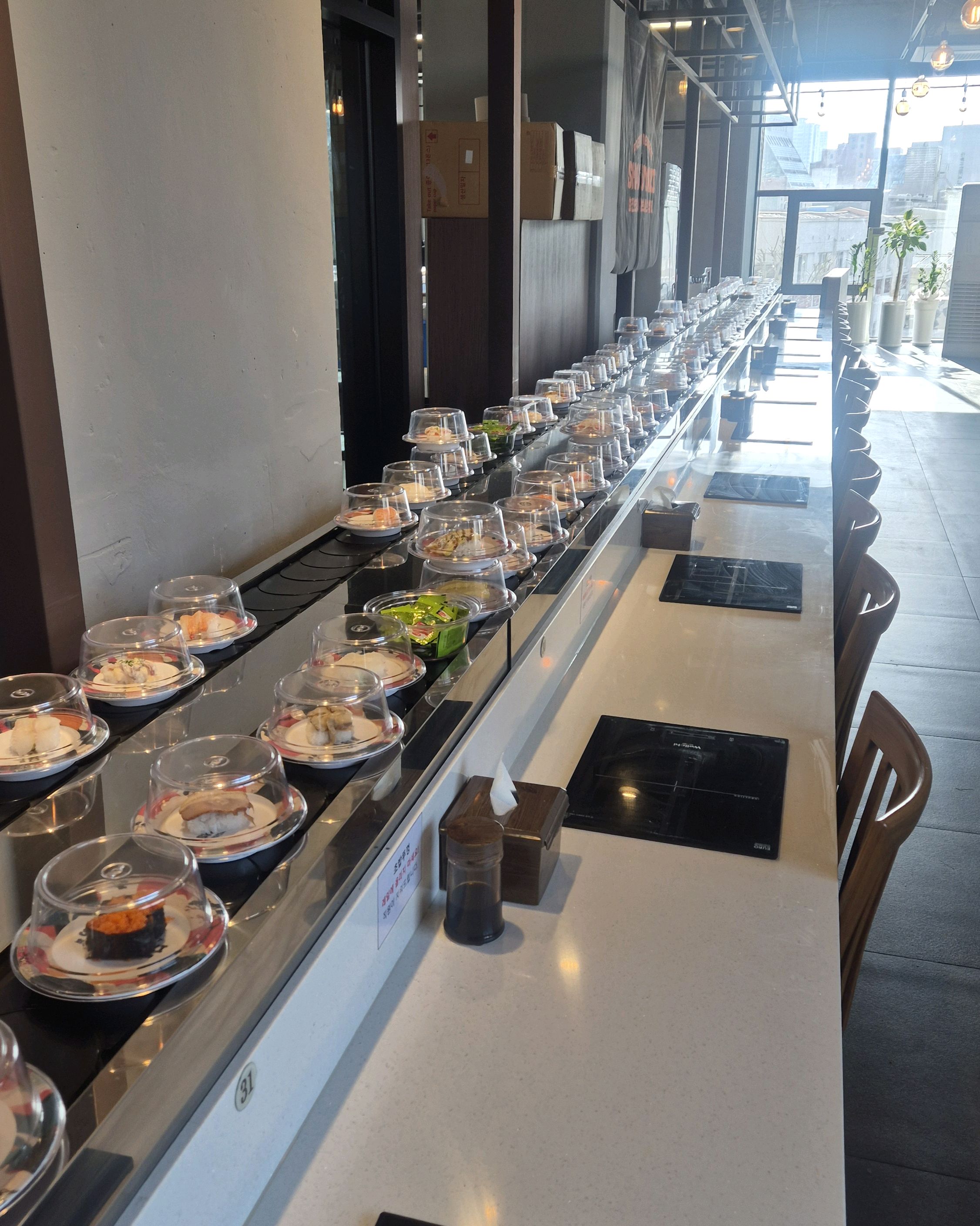 주말에 이용하면 사람들이 많아서 이용 못한다해서 평일에 친구랑 5시쯤 오니, 한산하고 좋네