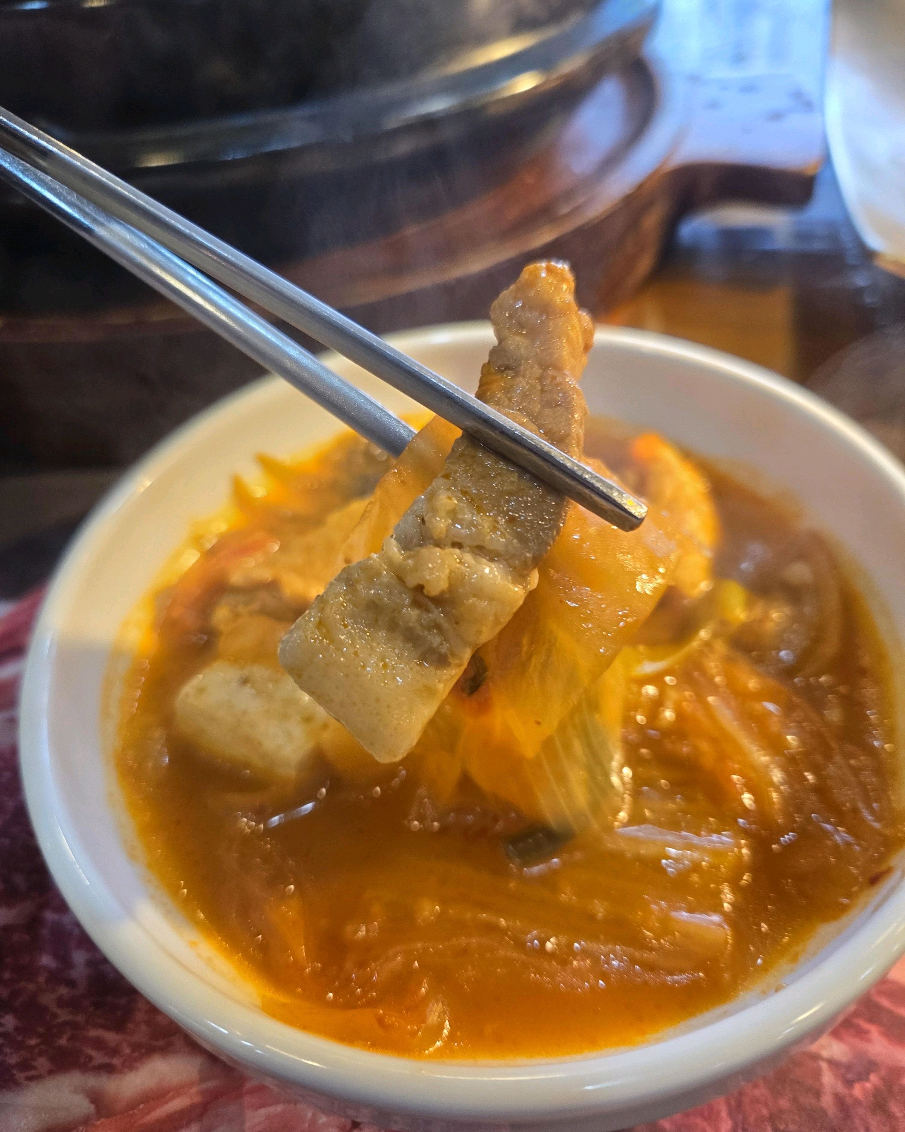 밤늦게 식사하러 왔다가 김치찌개 너무 잘먹었습니다. - 권선동 맛집 양촌리 권선점