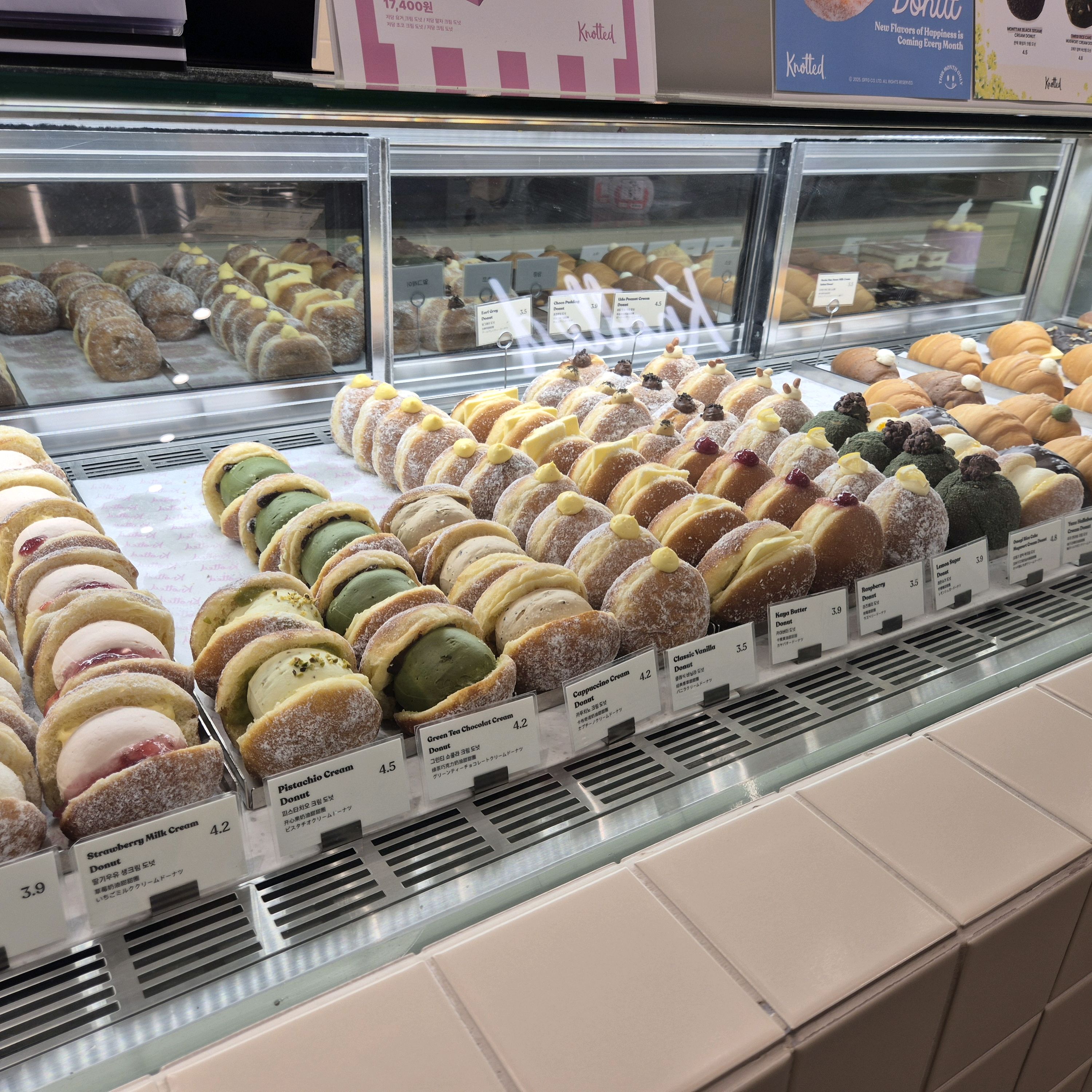 주차장이 넓어서 편해요 - 제주 맛집 노티드 제주DT