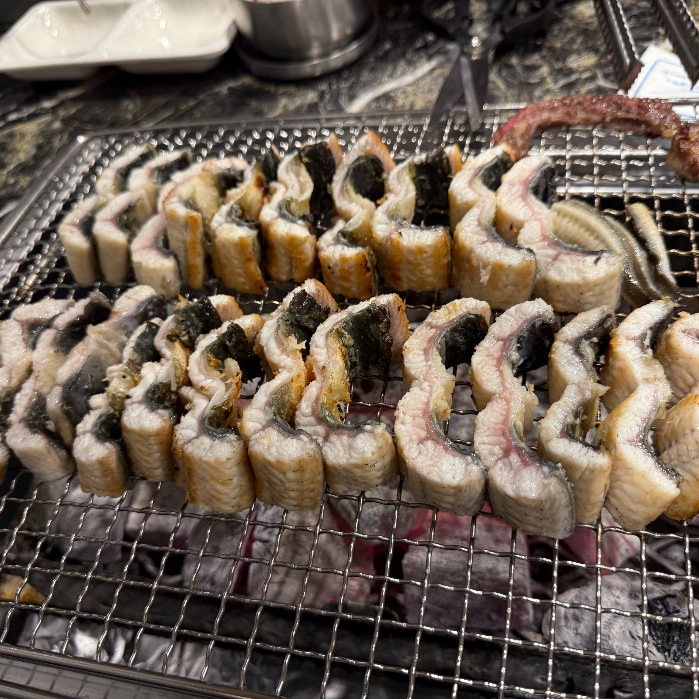 부모님 모시고 맛있게 잘 먹고 갑니다~^^ 장어, 소고기, 새우탕 다 맛있어요 재방문 의사