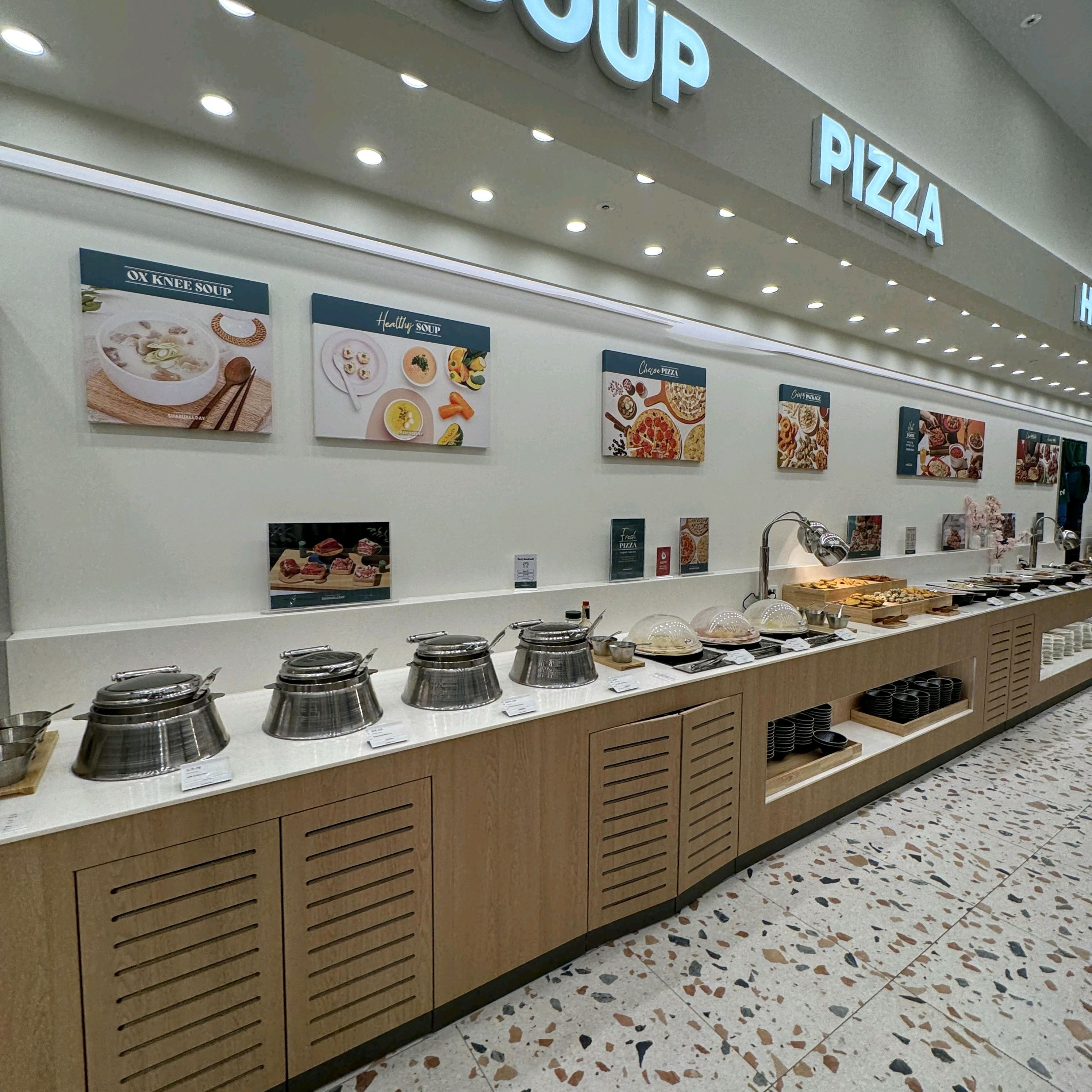 샤브샤브와 샐러드바를 무제한으로 즐기니 정말 좋네요 프리미엄 소고기라 맛도 일품이고 월남쌈
