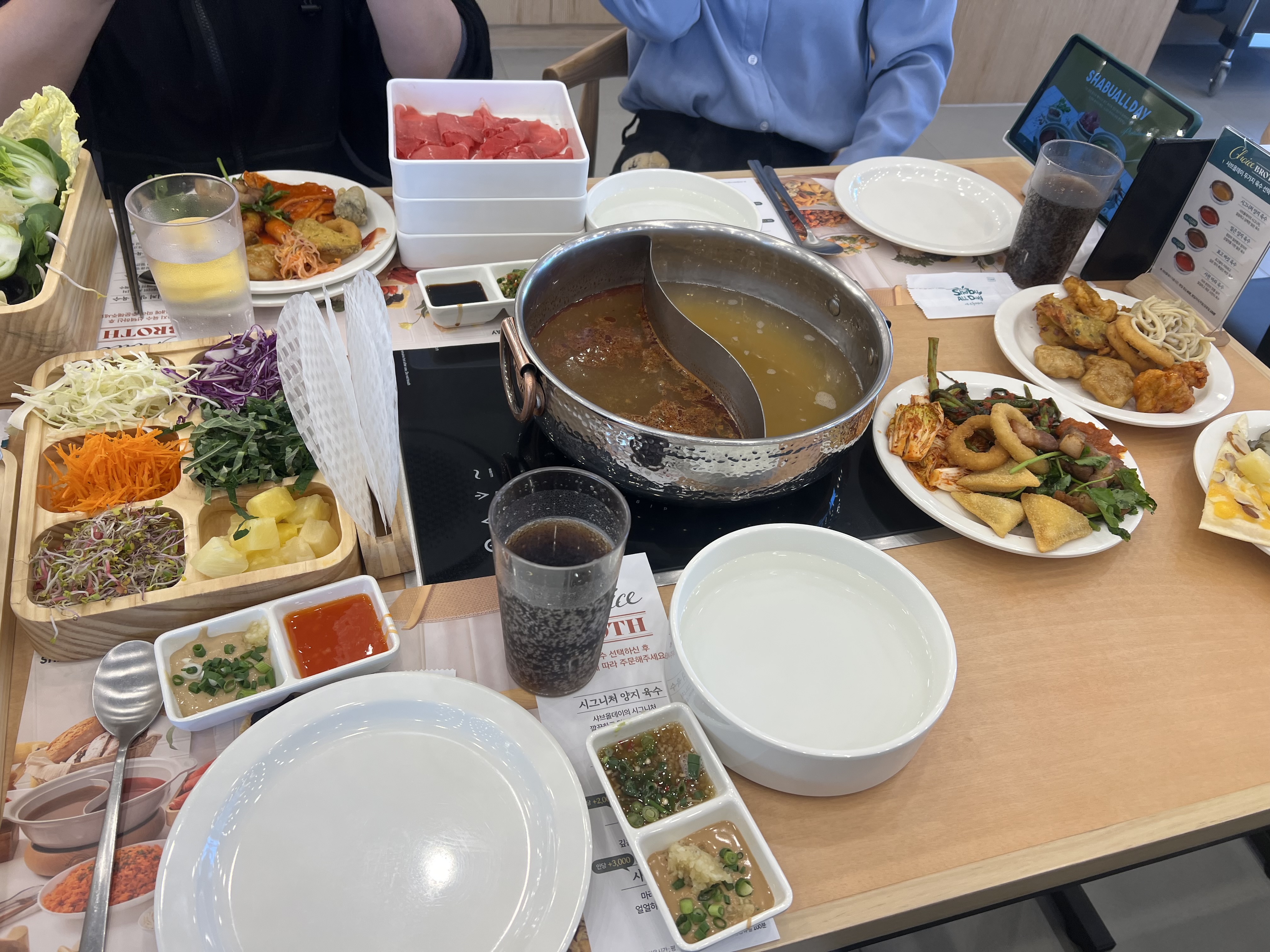메뉴도 많고 시걸도 깔끔하고 동선이 조아용 그리구 친구들끼리 오기조아용 ㅎㅎ굳 - 청주터미널 맛집 샤브올데이 청주터미널점
