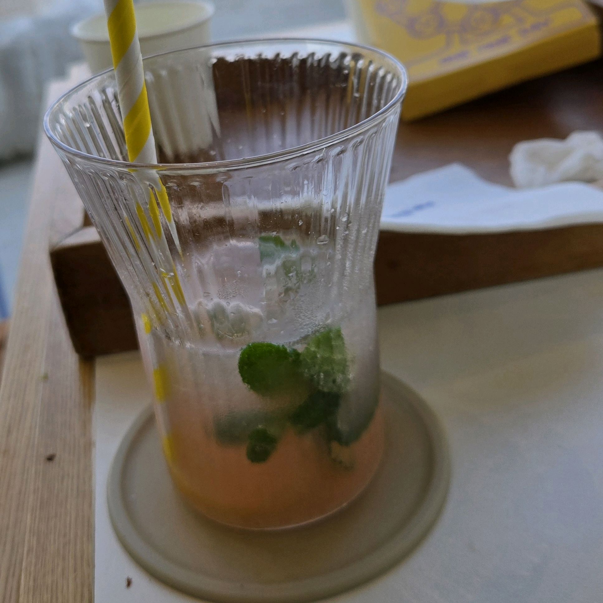 매장 깔끔하고 친절하셔서 좋아요~ - 아바이마을 맛집 어느멋진날카페