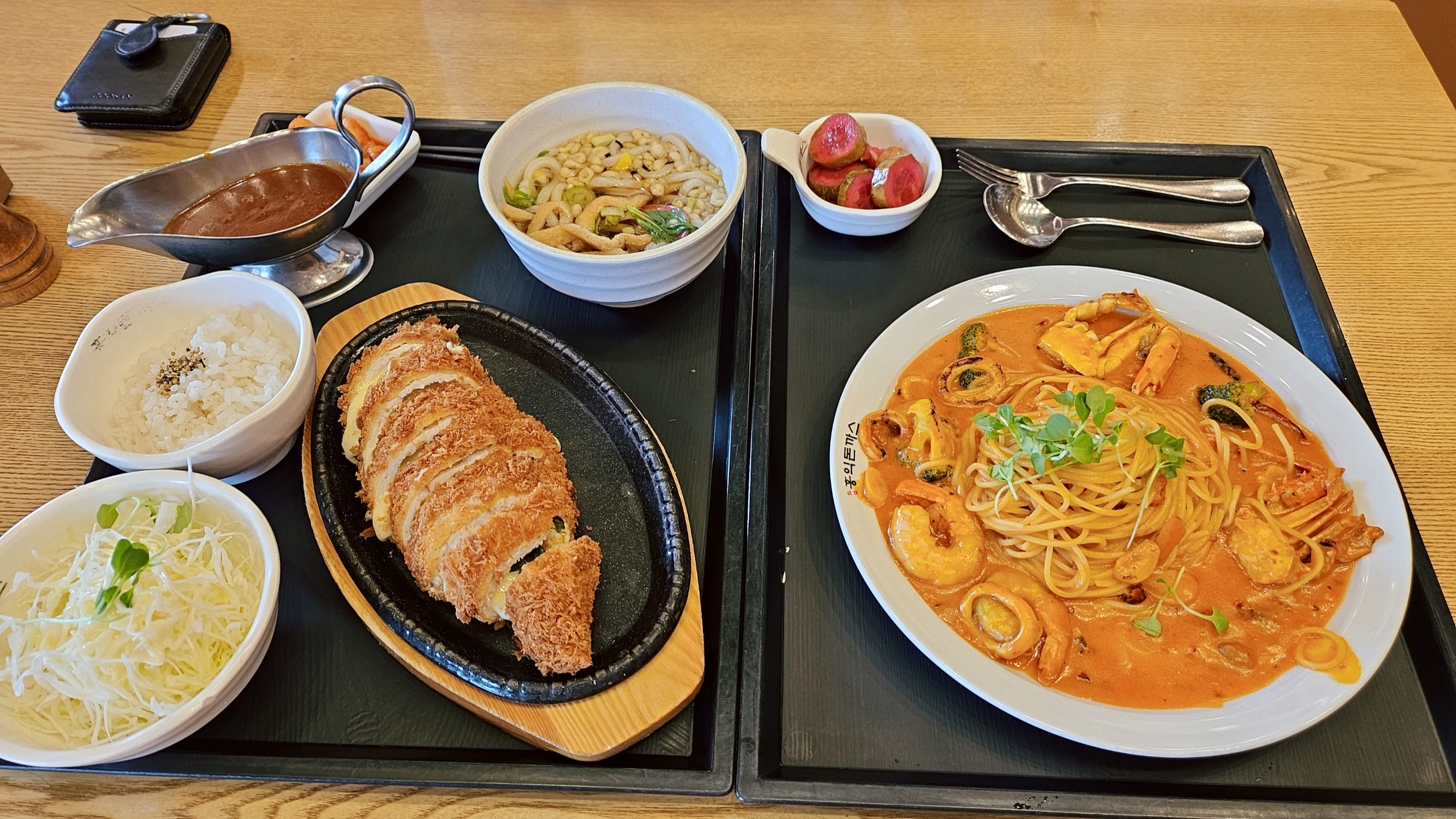 너무 맛있어요 로제파스타는 이번에 처음 시켜 먹어봤는데 매콤하니 맛있어요 치즈 왕창 들어