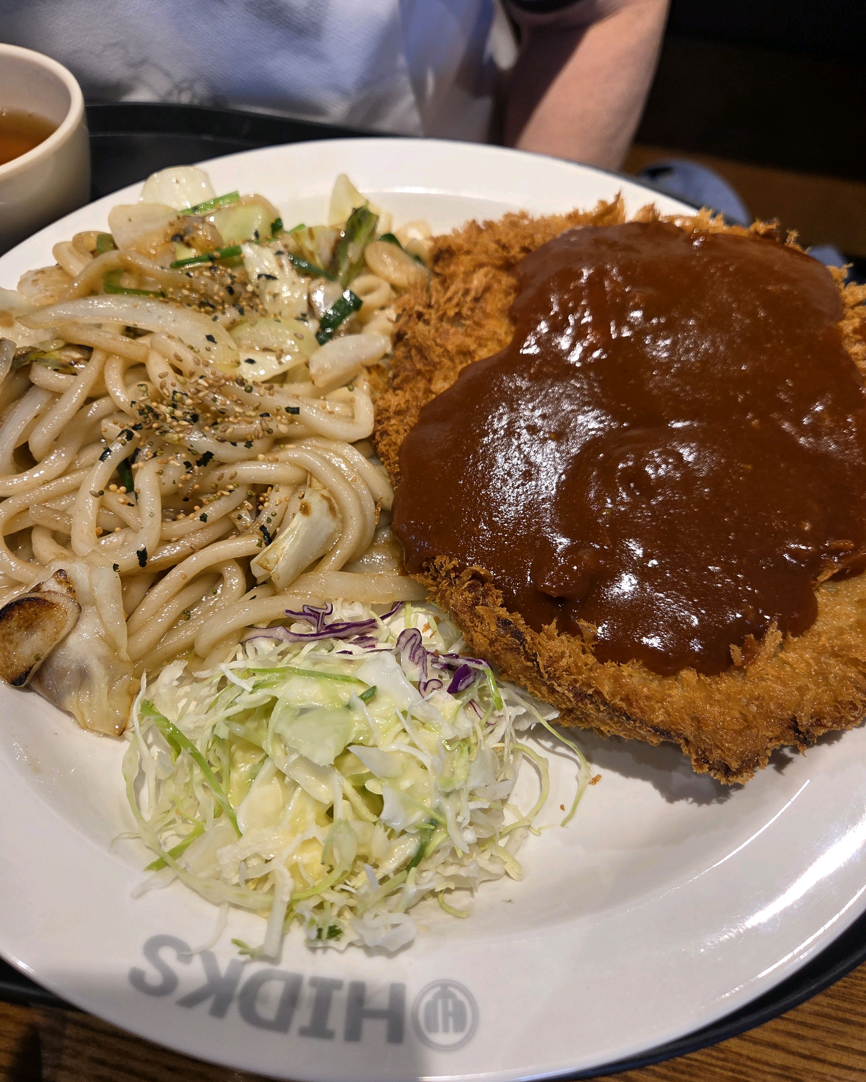 가성비짱! 양이진짜많아요~! - 성수 맛집 홍익돈까스 성수직영점