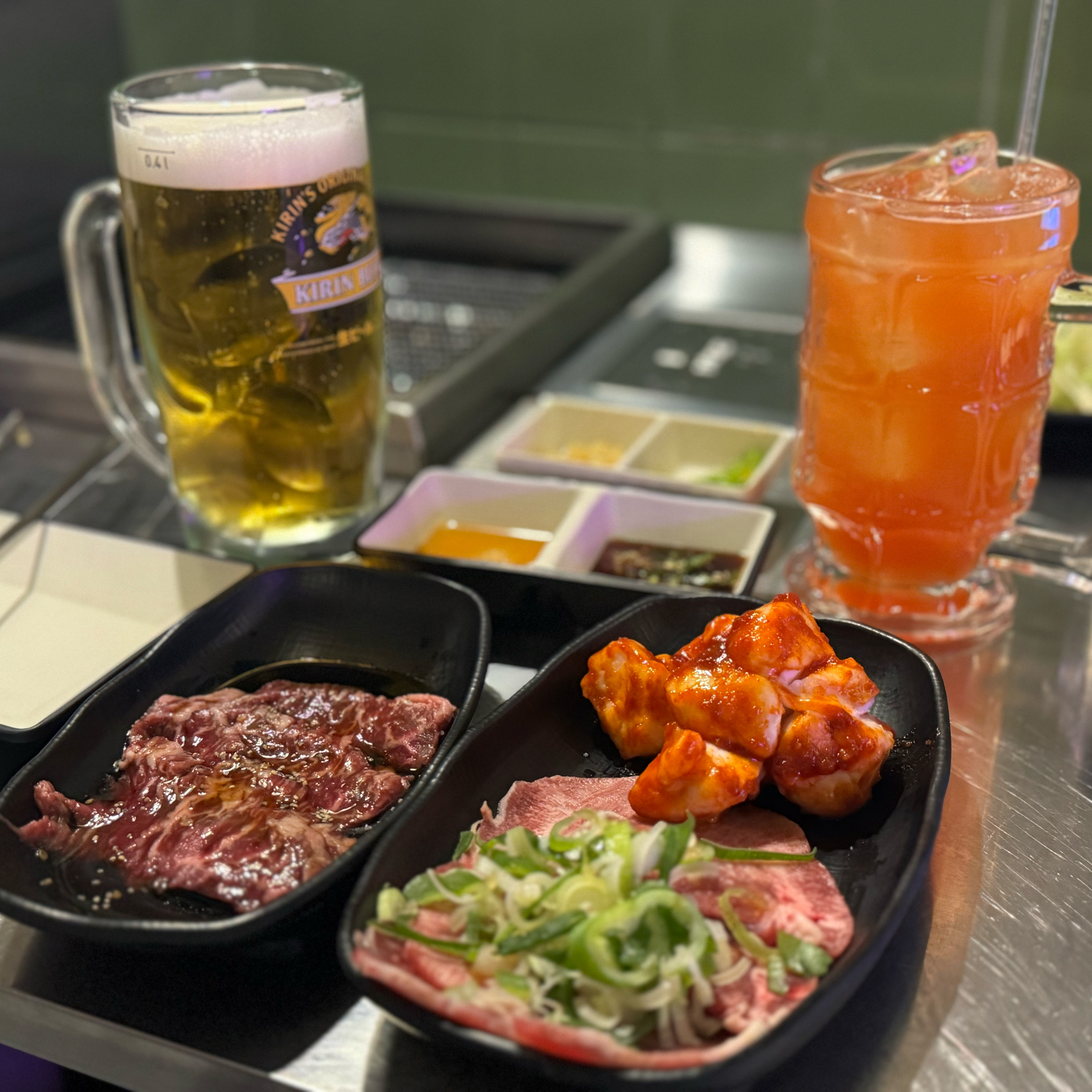 인당 34800에 여러 메뉴 먹을수 있어서 좋아요 토마토 사와는 특이해서 시켜봤는데 존맛