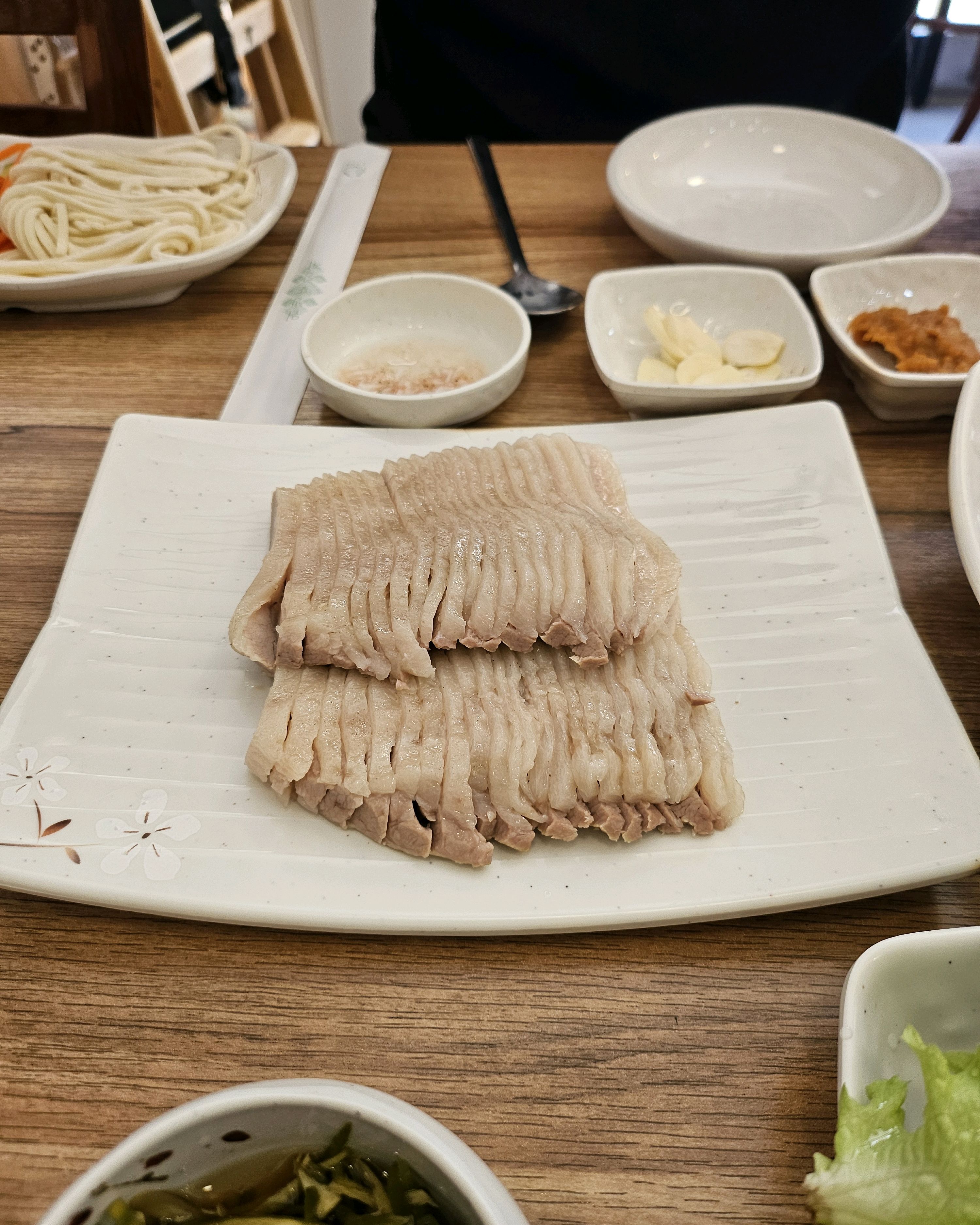 15시까지 판매되는 보쌈정식 먹었는데 양도 적당하고 알찬 구성이었어요!! - 안양 맛집 원더풀보쌈 안양평촌 본점