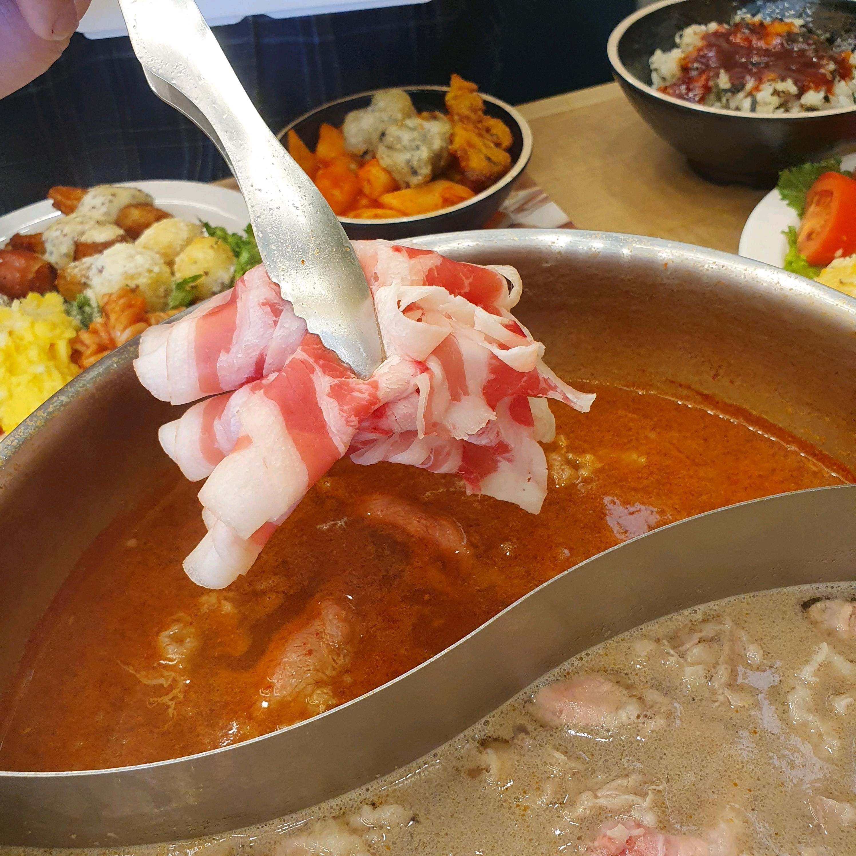 아이들과 함께 가서 좋았어요 샐러드바도 다양하게 있고 소고기도 신선해서 가족들이 좋아했네요