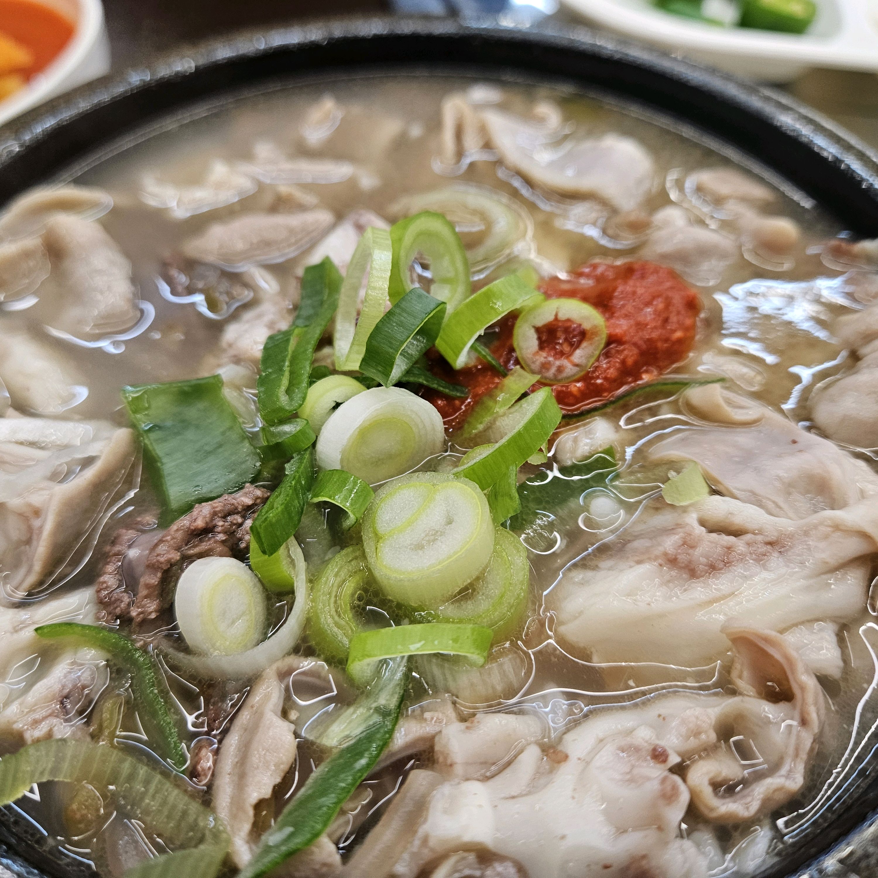 7천원... 이 가격에 이렇게 양껏 먹을 수 있음에 감사하게 생각합니다. - 대전 맛집 오문창순대국밥