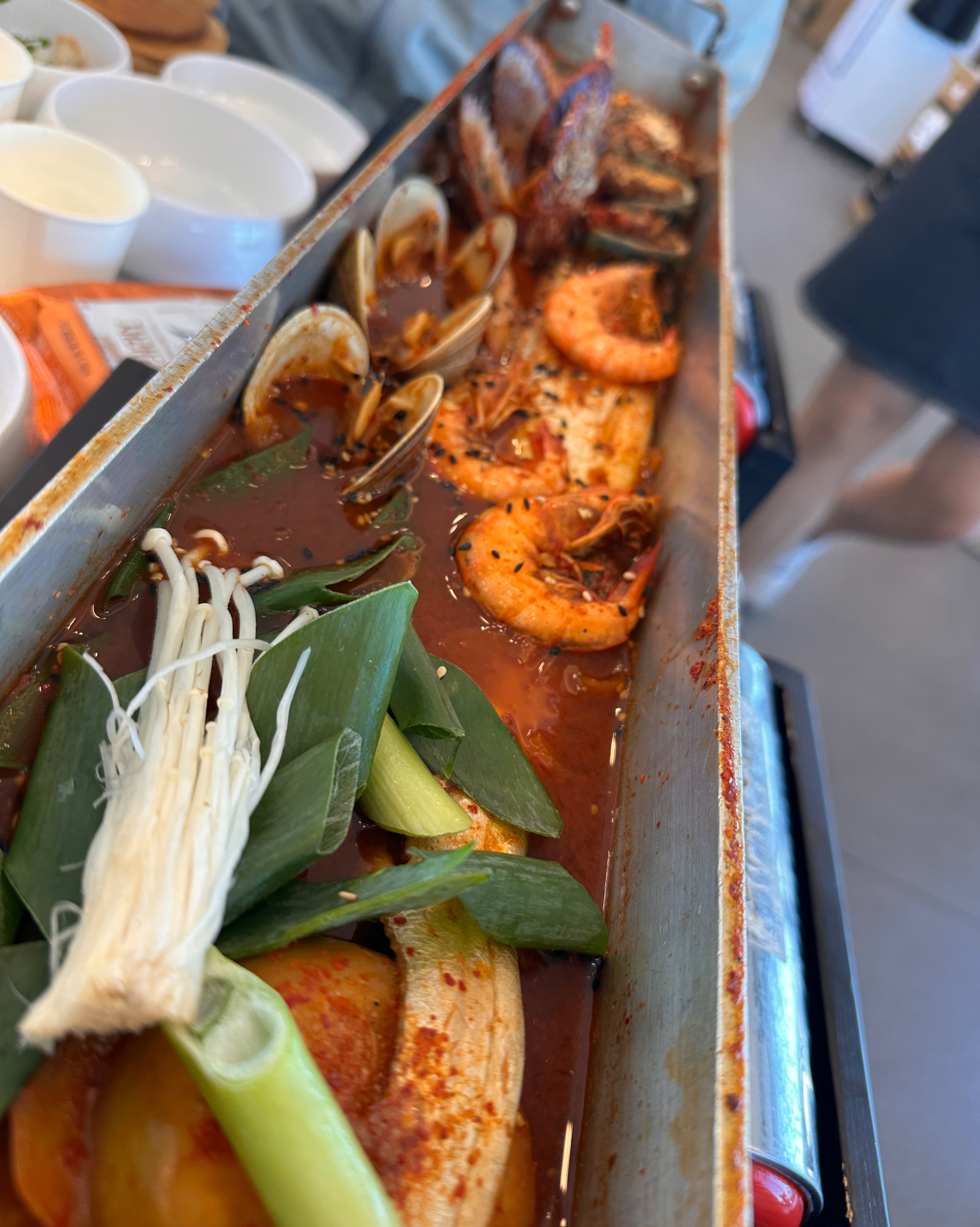 사장님도 친절하시고 메인메뉴도 맛있지만 고등어구이와 같이나오는 밑반찬들도 너무 맛있었어요