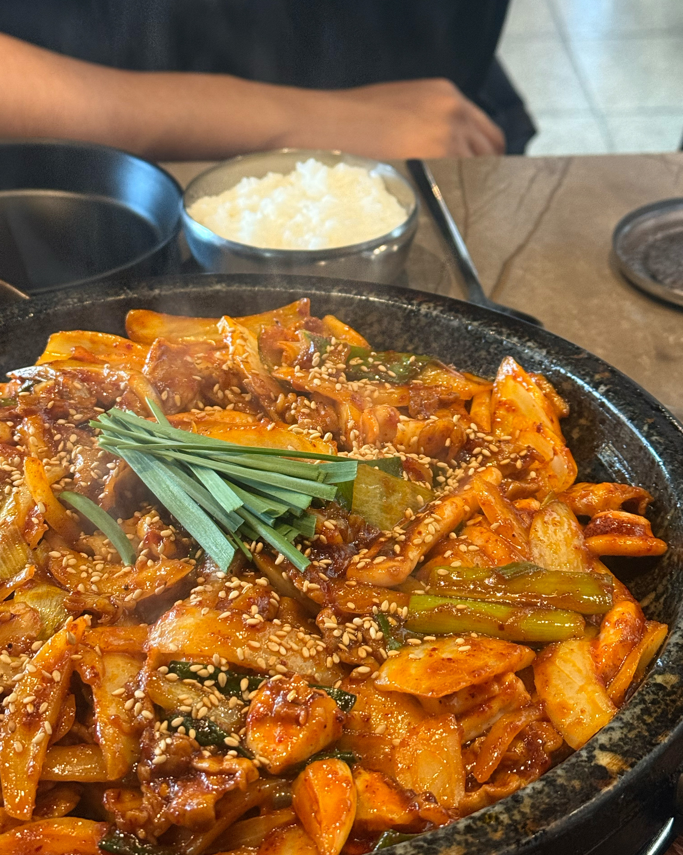 4월에만 4번째 방문❤️ 느무 맛있어여~! 청양고추 가위로 촵촵 썰어서 쌈에 넣어드셔보세요
