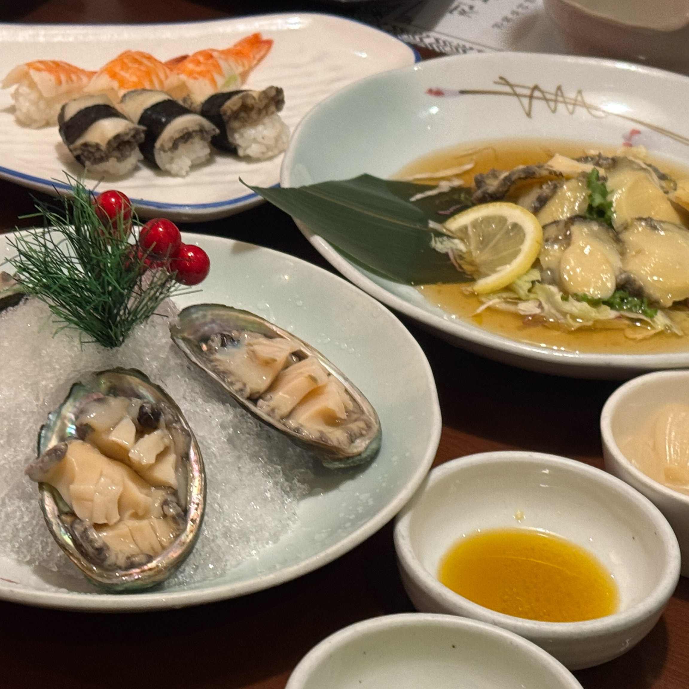 여기 전복 진짜 찐이에요 존맛! 전복외에도 음식 하나하나 다 정갈하고 맛있어서 넘 잘먹고왔