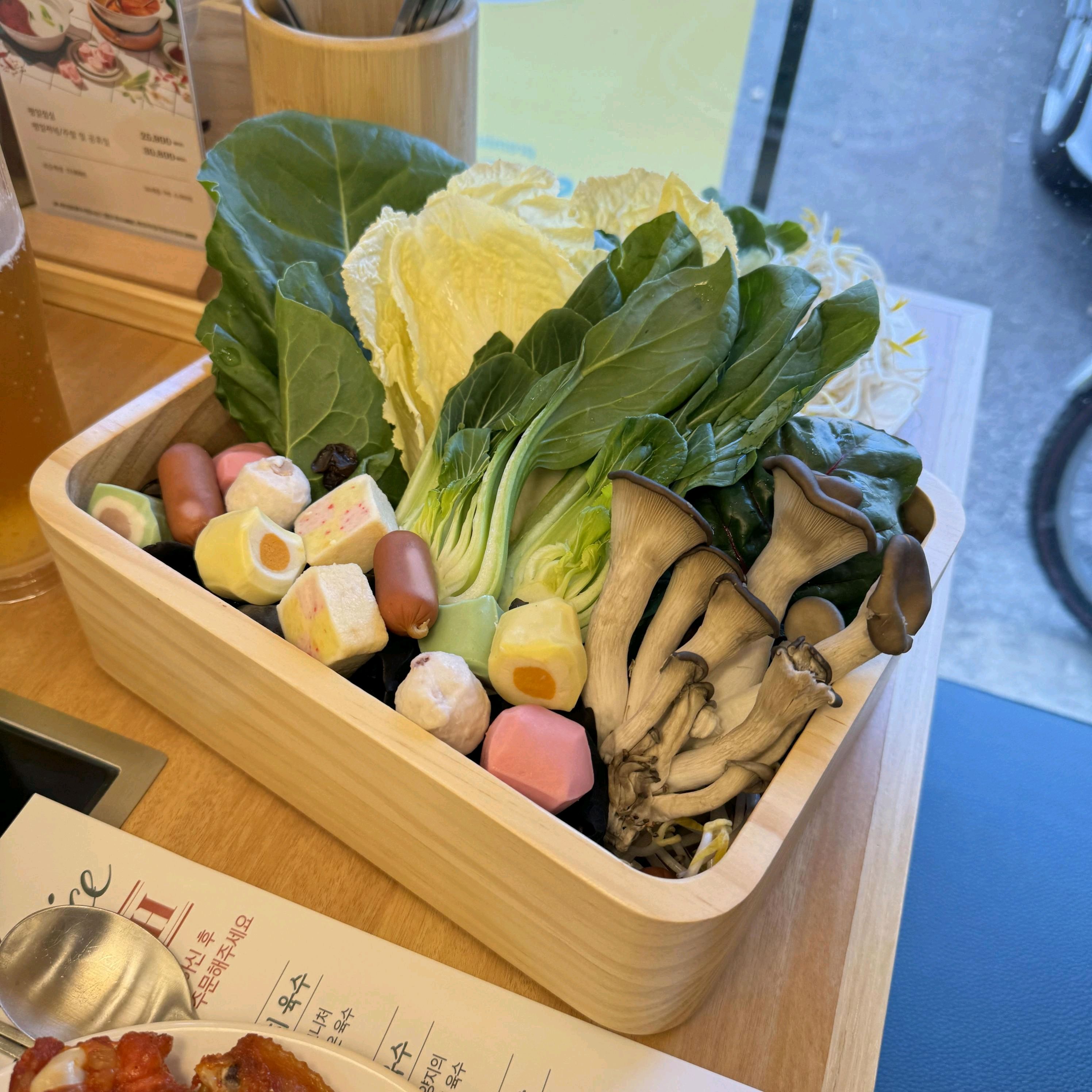 부모님 모시고 갔더니 맛있는 프리미엄 소고기로 샤브샤브 무제한으로 즐길 수 있어서 좋았어요