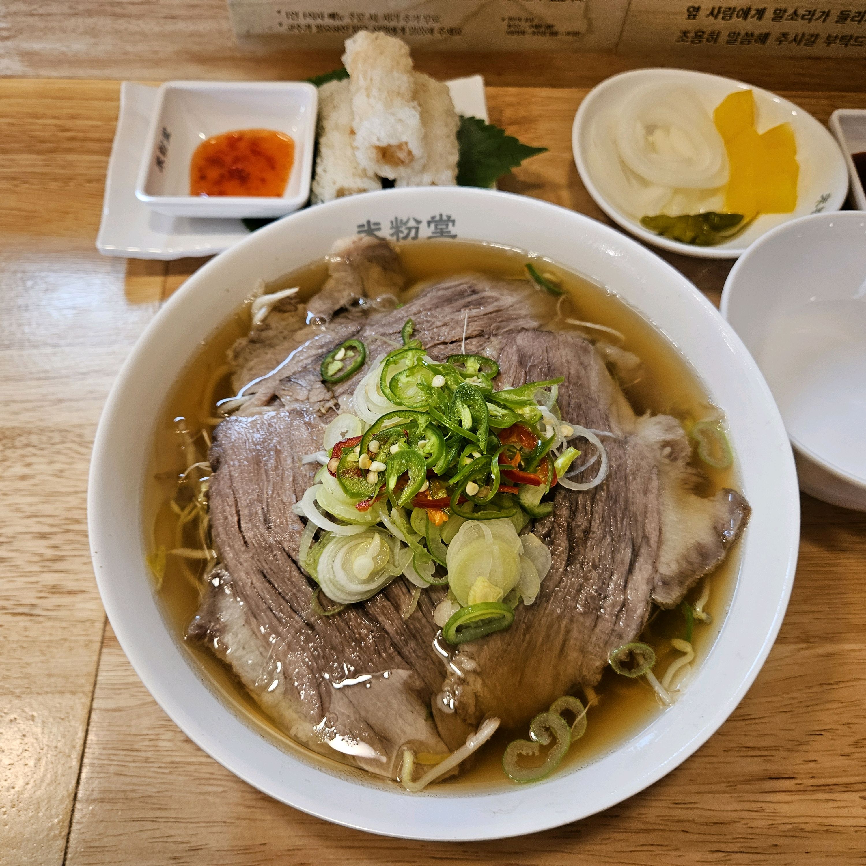 주차땜에 주문하고 갑자기 나갔다왔는데 돌아오니까 그때 따숩게 주셨어요. 식은 거 먹을 각오