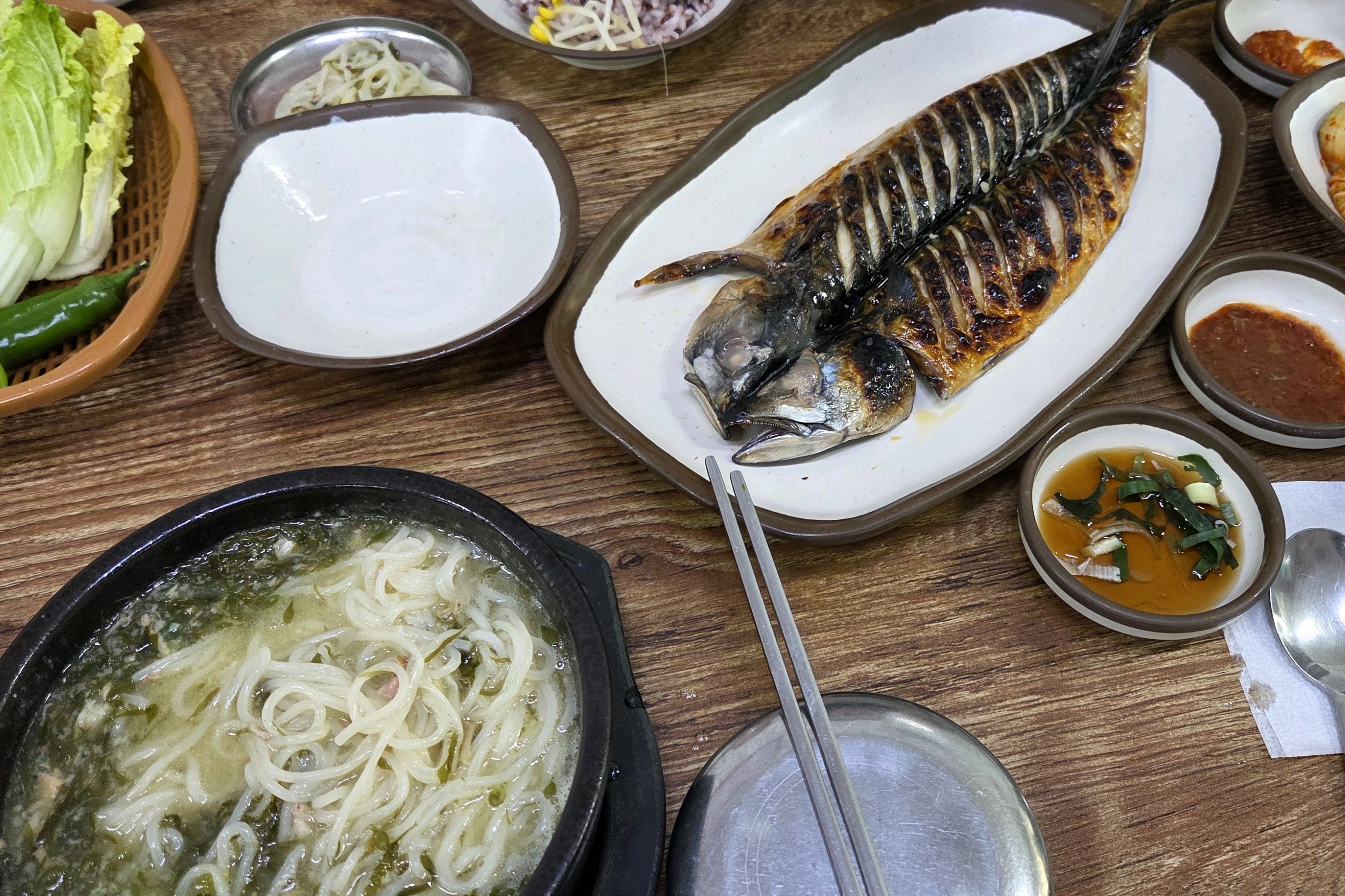 시끄러움이 통제가 안됨. 통제할 생각도 없어보임. 112 신고해야 되는거 아닌가 싶을정도였