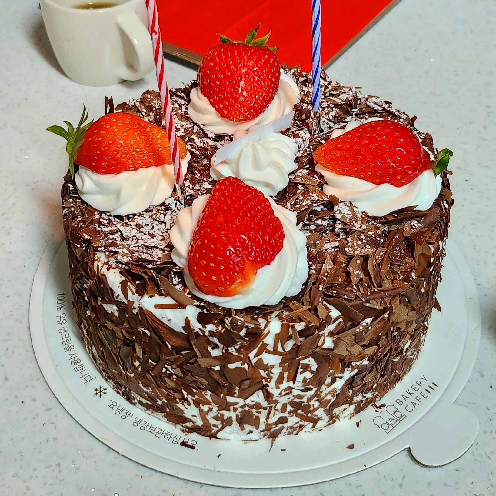 비싼 편이지만 단거 싫어하는 사람도 맛나게 먹을수있는 케익 귯귯 - 대전 맛집 연선흠베이커리카페