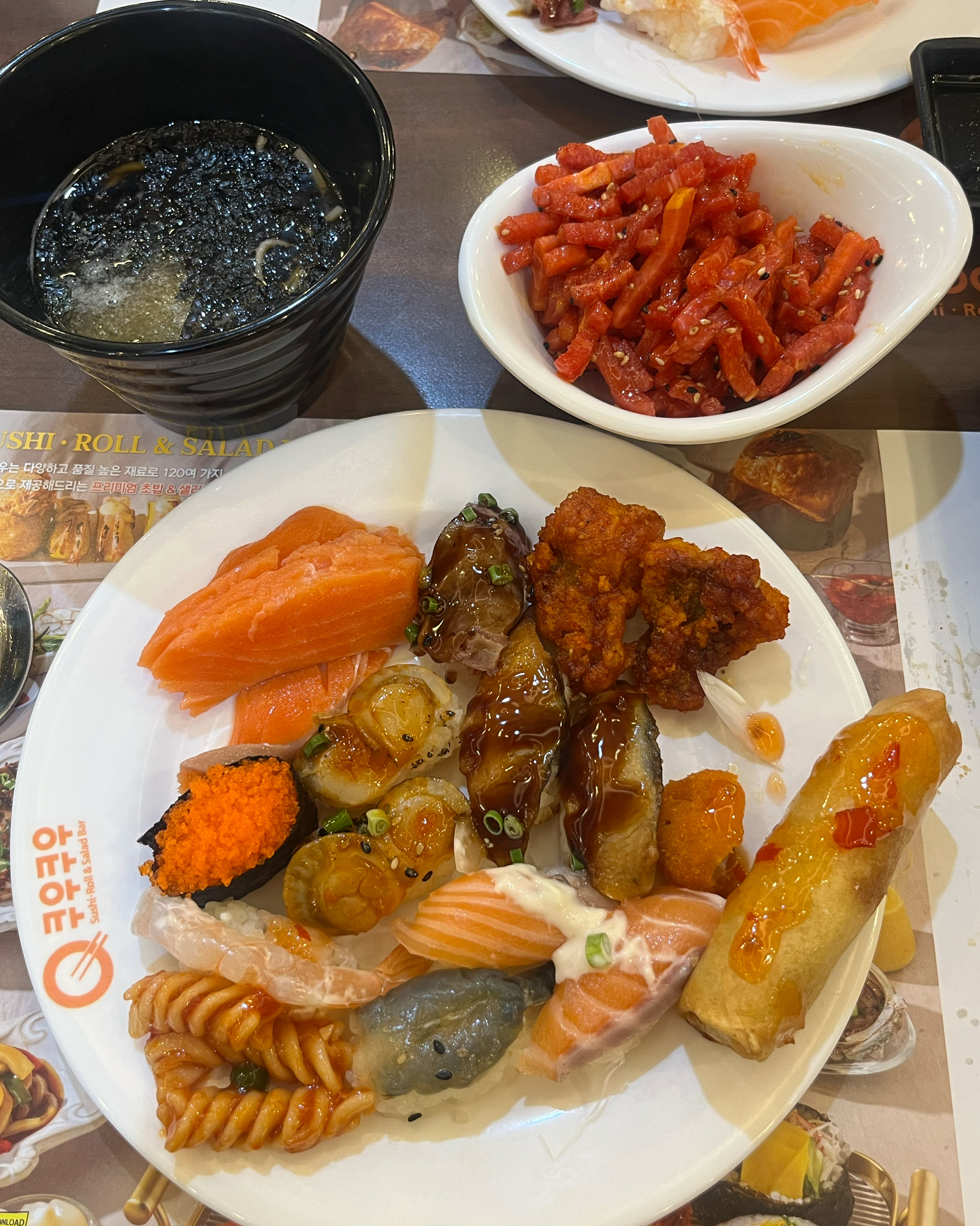 처음와봤는데 너무 맛있고 음식 종류도 많거 맛있게 먹었습니다!! 직원분도 친절하시고 너무너