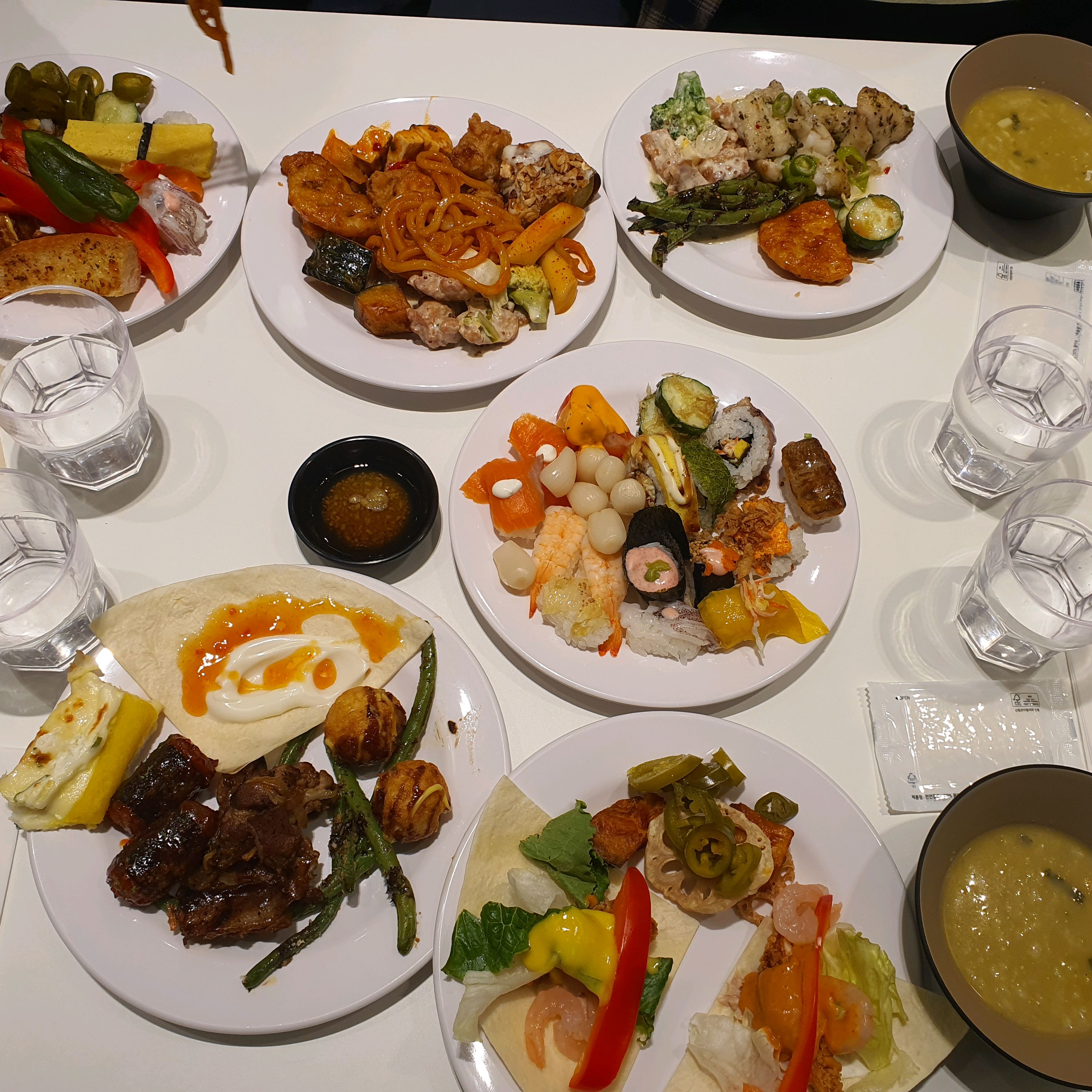 런치로 뷔페 이용했어요! 맛있어요~! - 인천 맛집 애슐리퀸즈 인천아인병원점