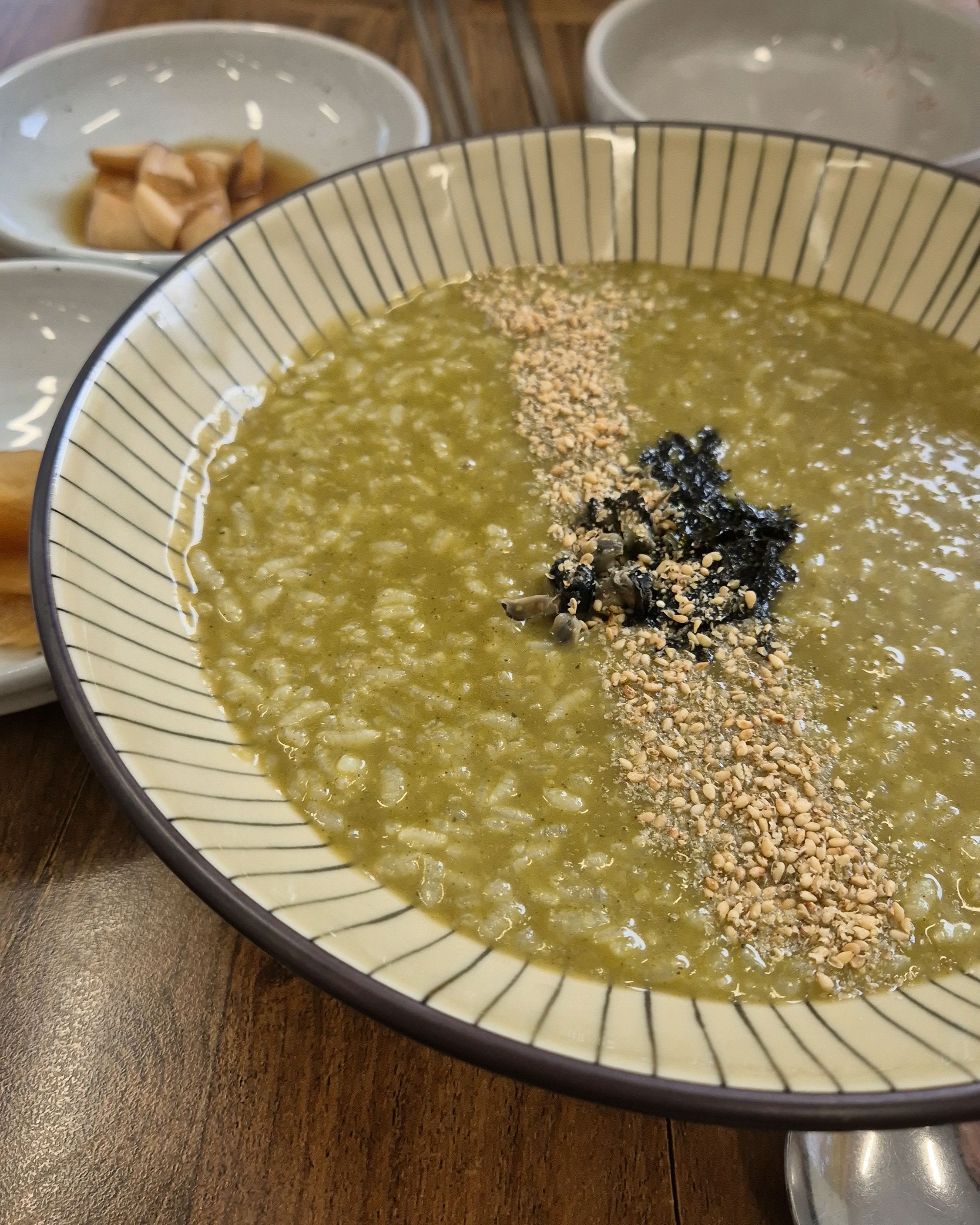 웅이네칼국수 보말죽이랑 비빔칼국수까지 다맛있다고 유명해서 다녀왔는데 역시나 맛있네요!!!