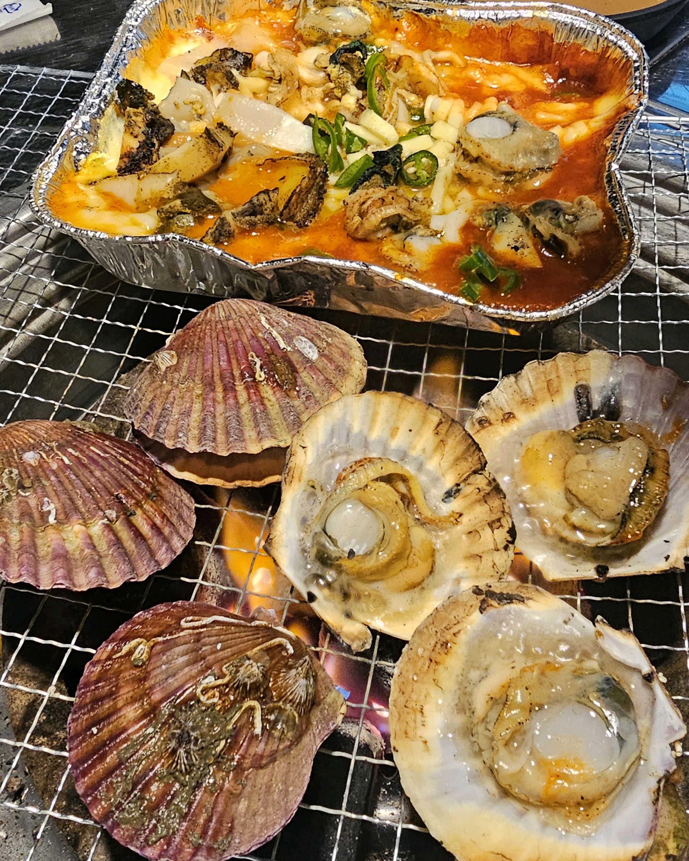 바다 뷰를 보며 먹는 조개구이 ~ - 송정 맛집 어부의 술상