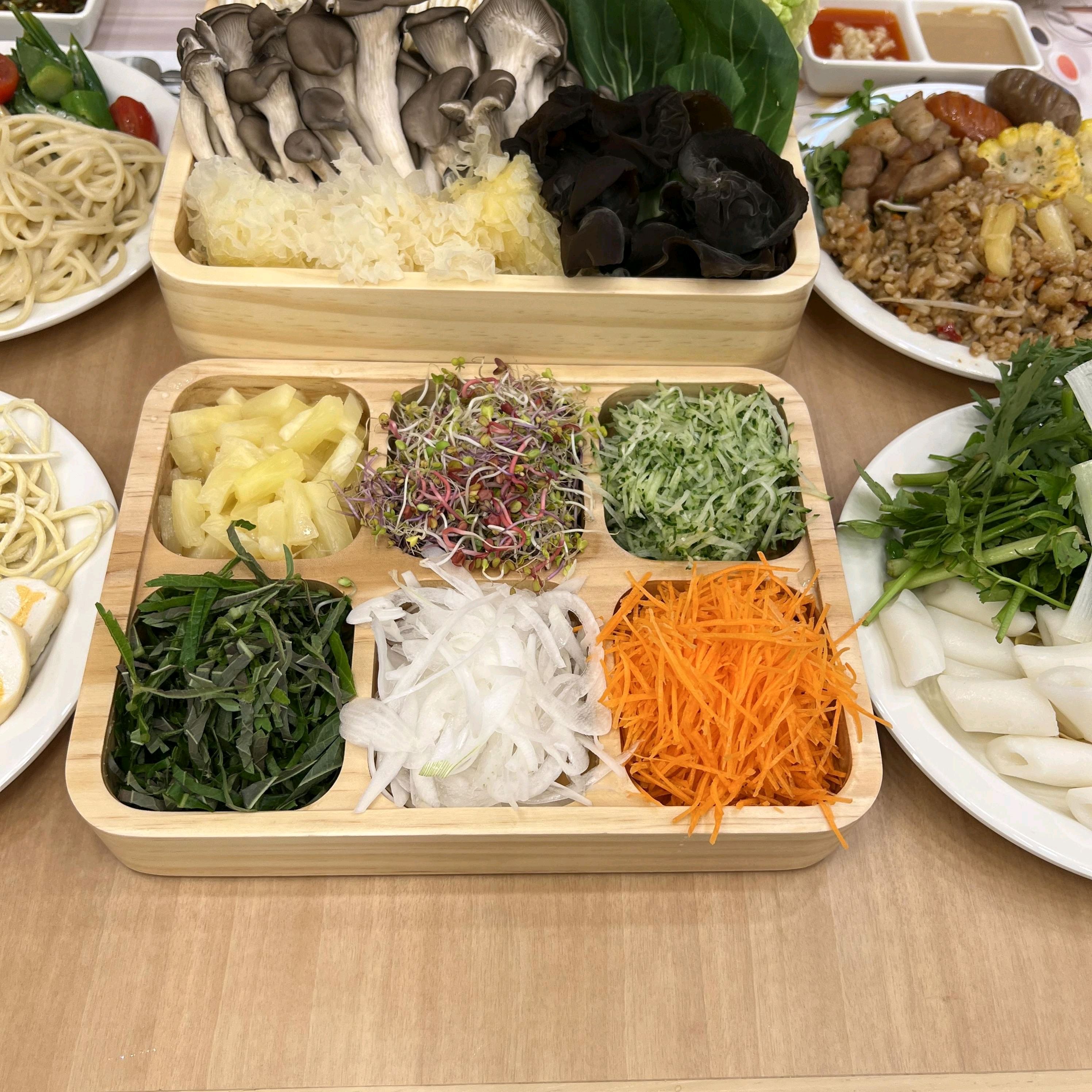 정말 맛있게 먹었네요. 프리미엄 소고기 양지와 설도, 목심을 사용한 채수가 진하고 깊은 맛