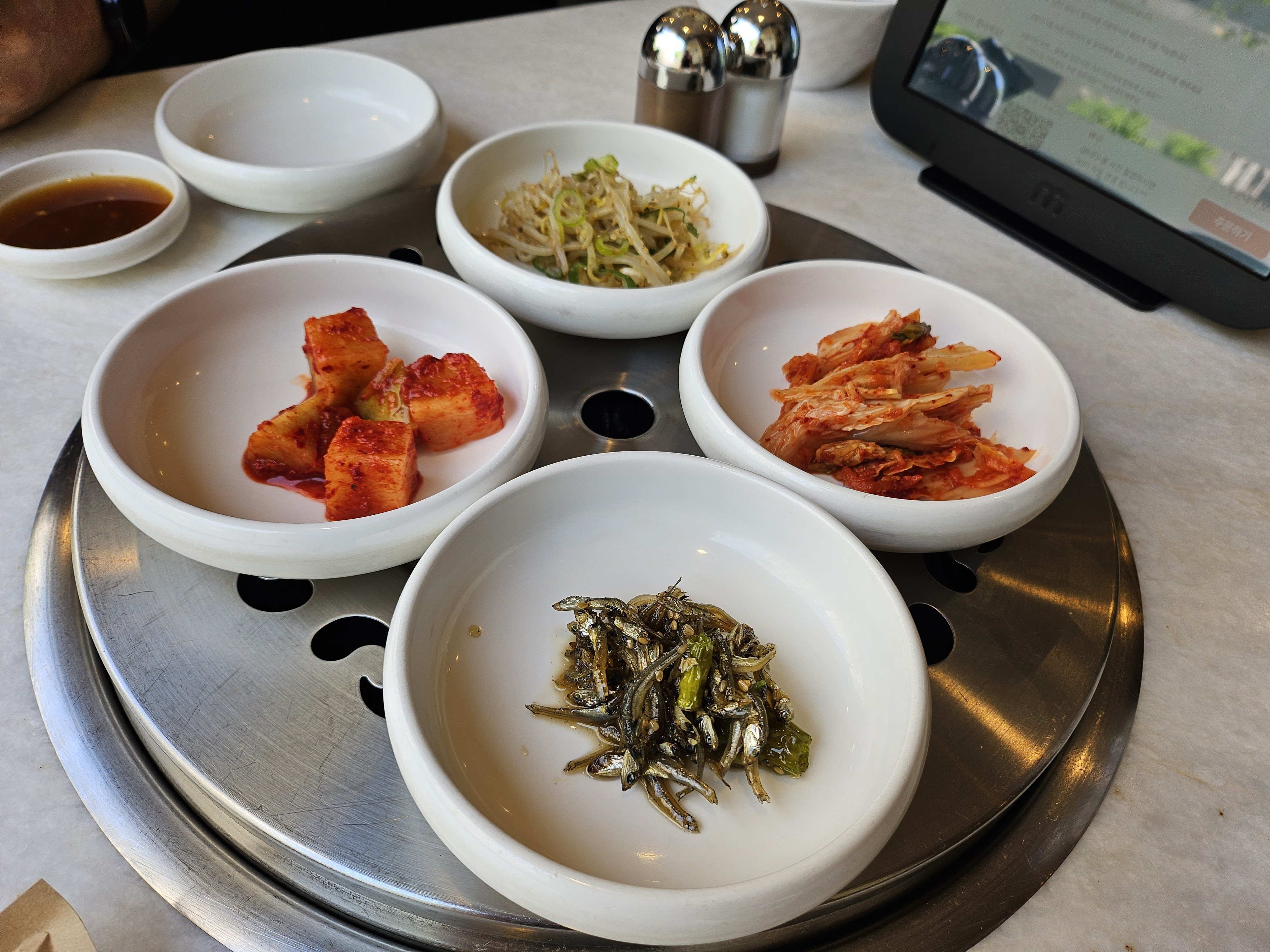 육회비빔밥이 먹고 싶어서 검색하다가 마침 불당동에 있어서 왔는데 너무 맘에 들어요^^ - 불당동 맛집 육화미 신불당점